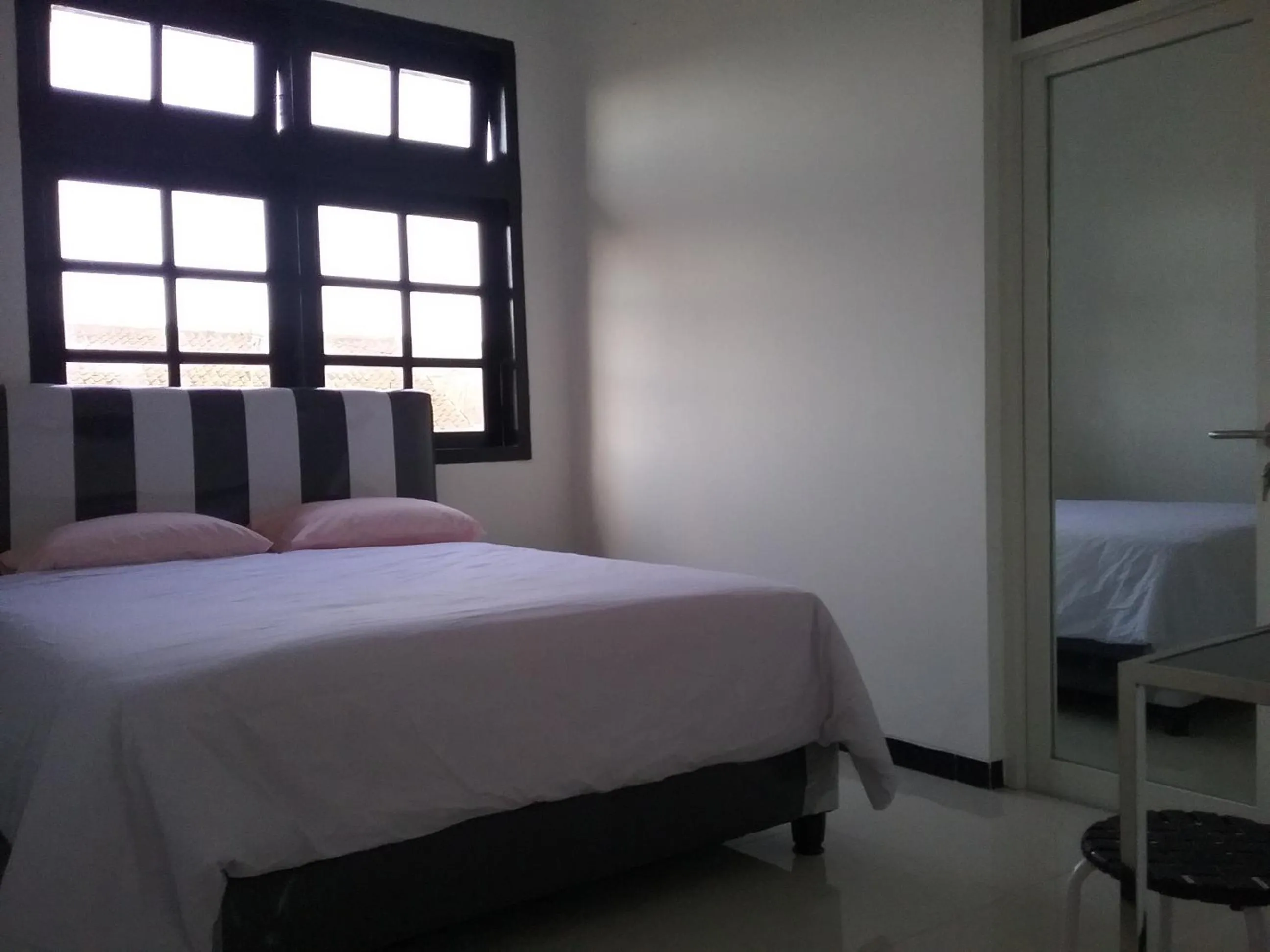 Bed in Mess Inn Semarang