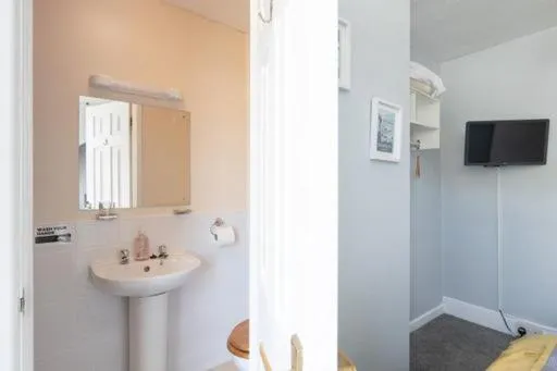 Bridgeside Guest House