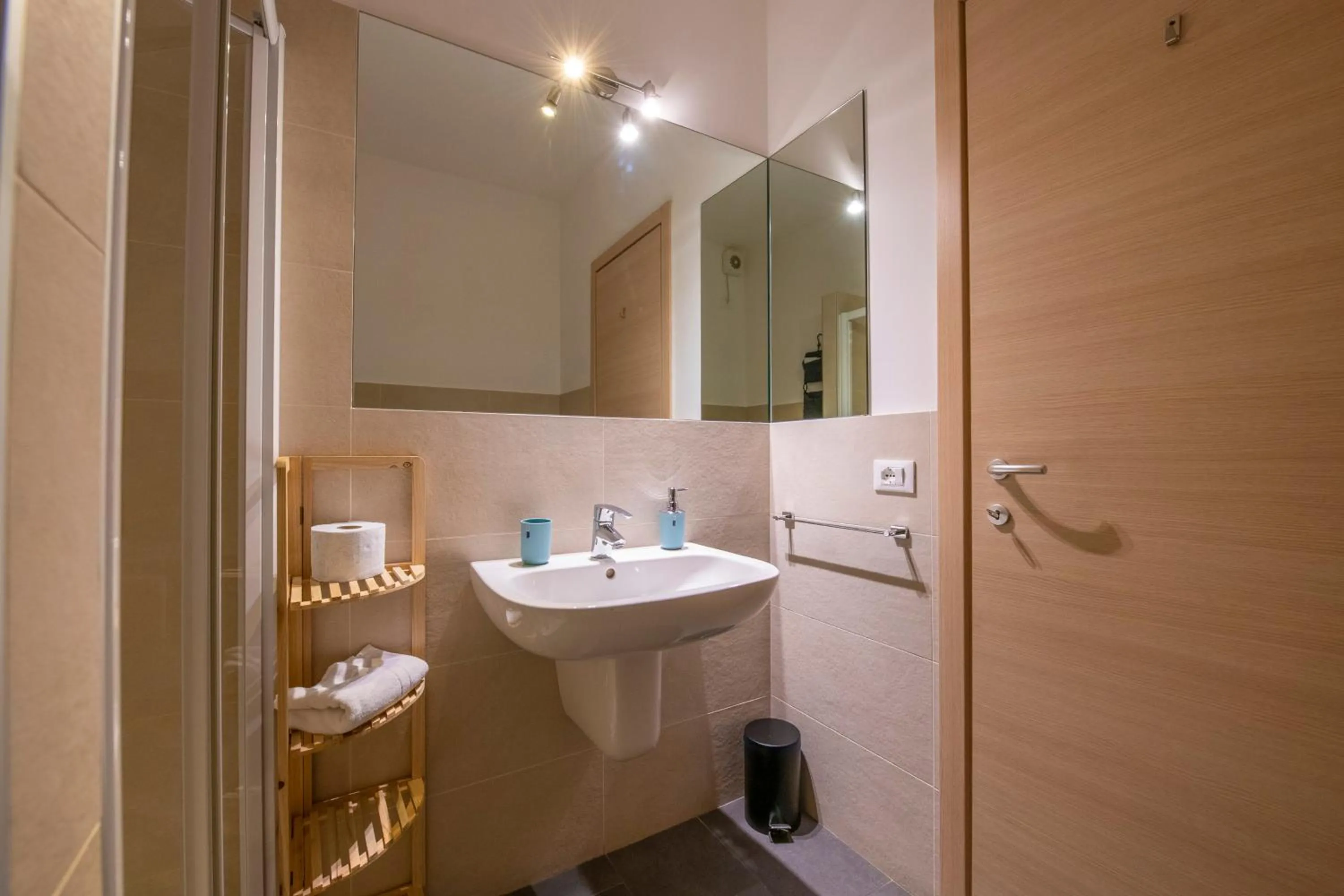 Shower in Borgo Trento Home, vicinissimo ospedale Borgo Trento e centro storico