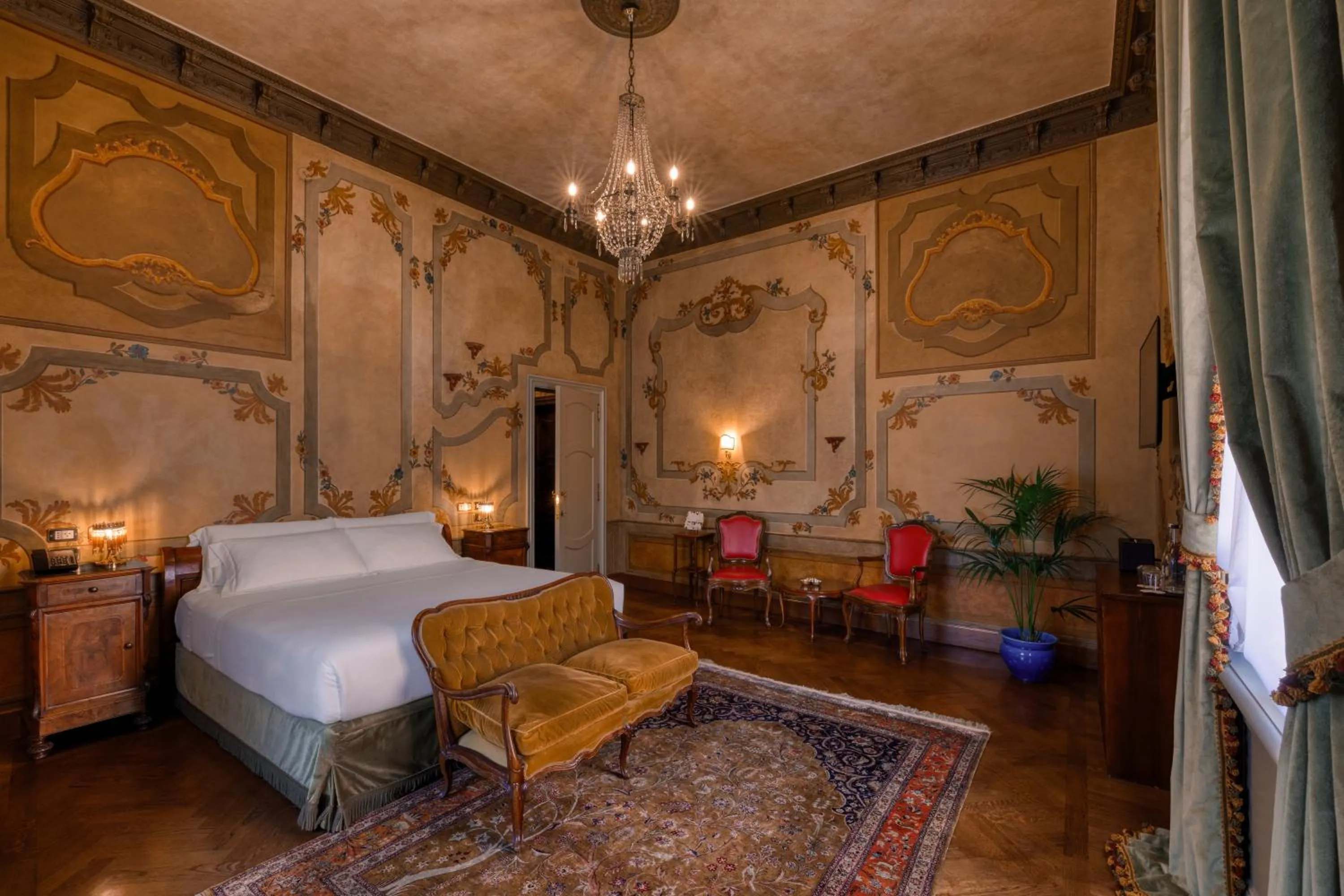 Bed in Hotel Locarno