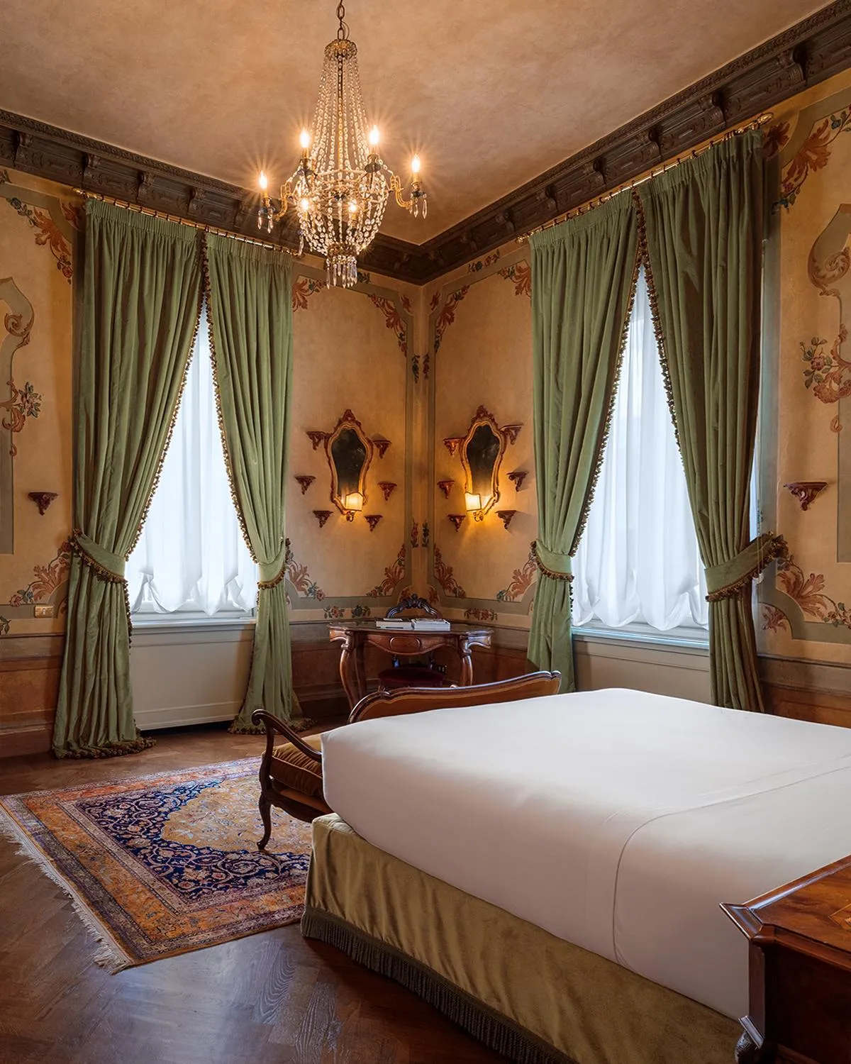 Bed in Hotel Locarno