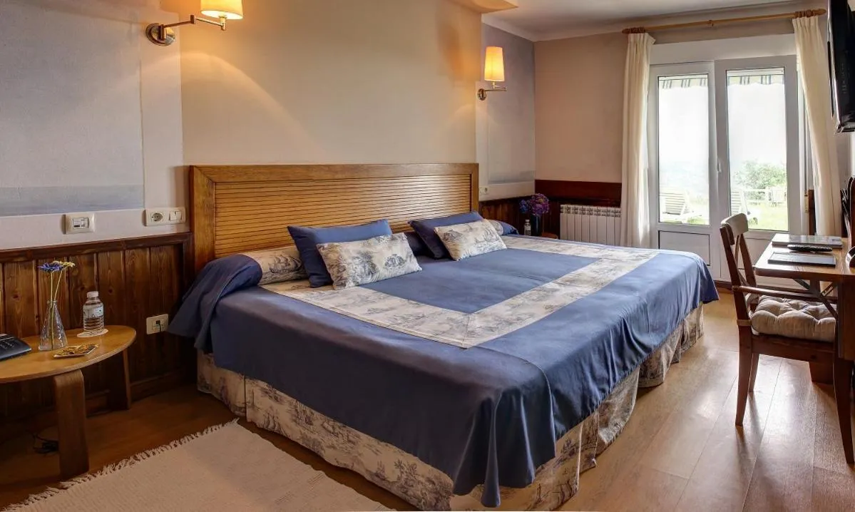 Bedroom, Bed in Hotel Mirador del Sella