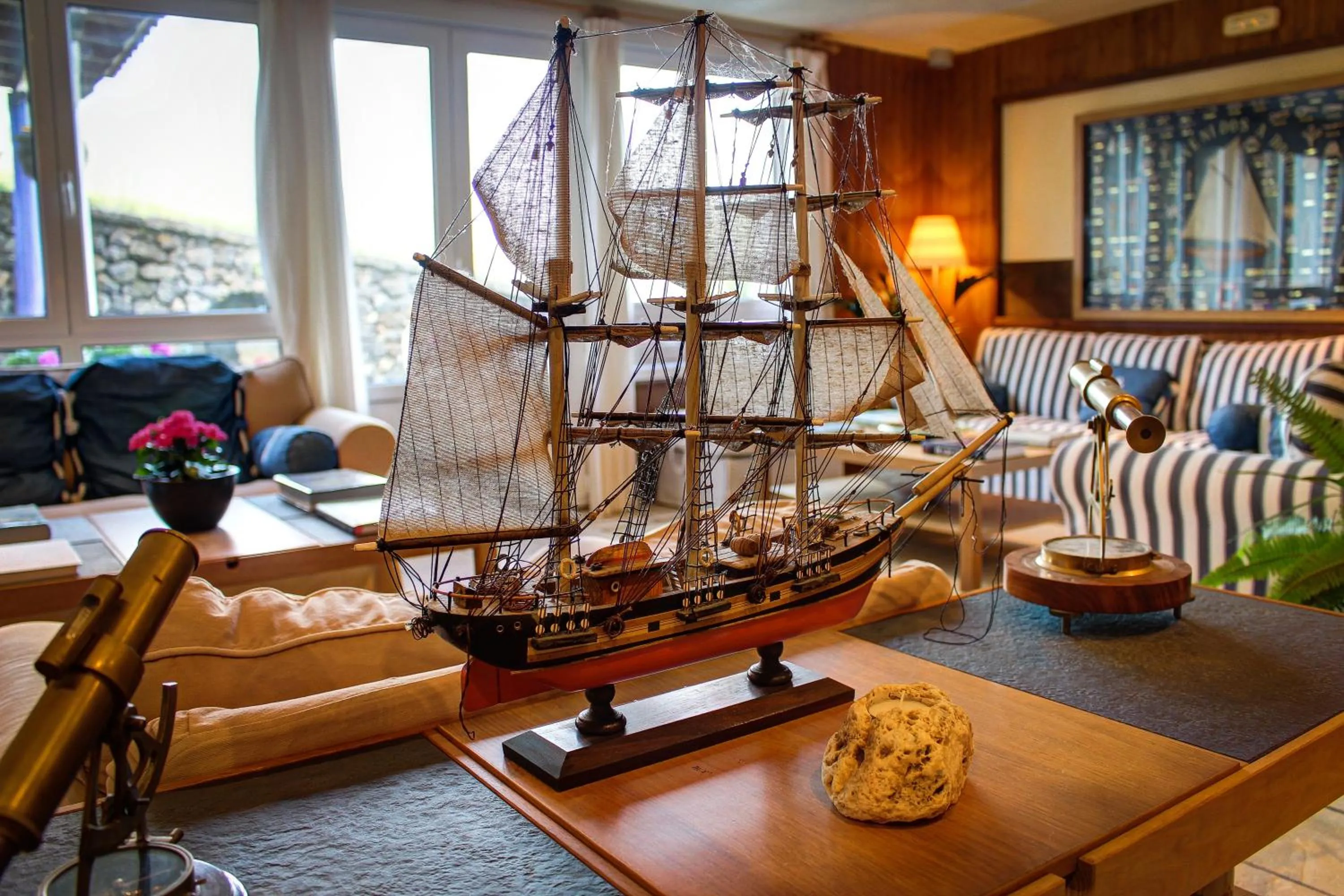 Communal lounge/ TV room in Hotel Mirador del Sella