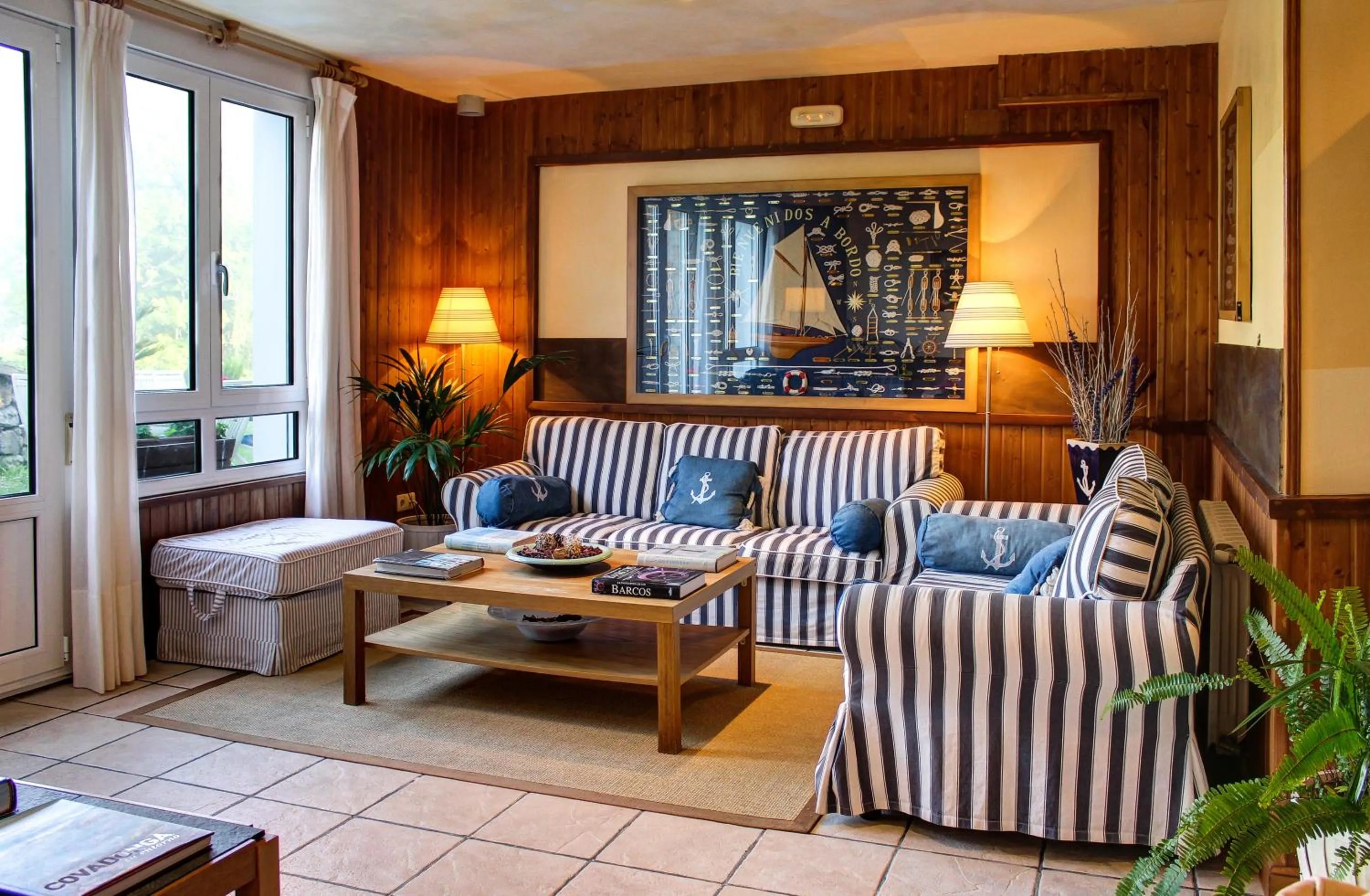 Communal lounge/ TV room in Hotel Mirador del Sella