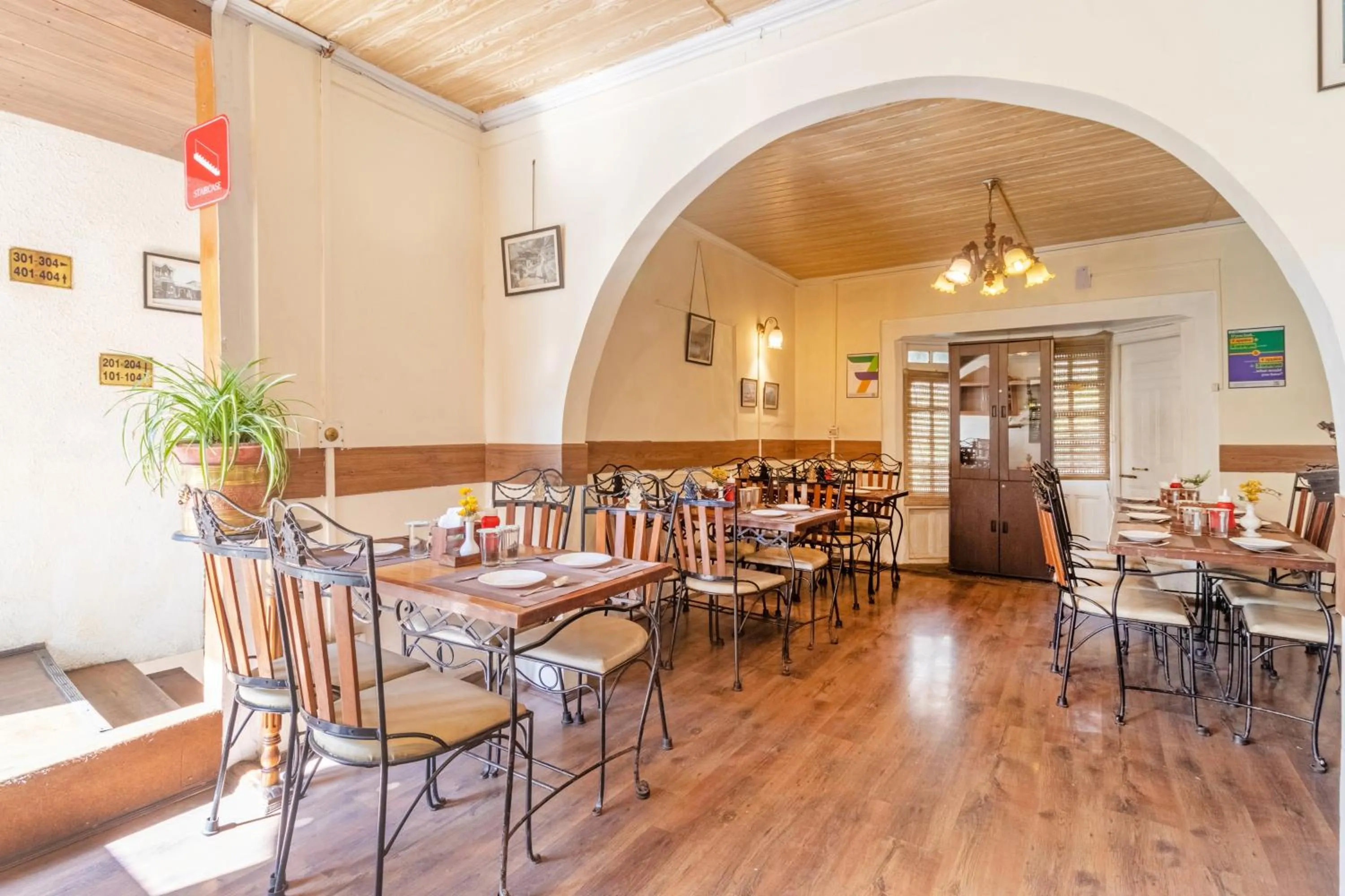 Restaurant/places to eat in Treebo The Alpine Heritage Residency