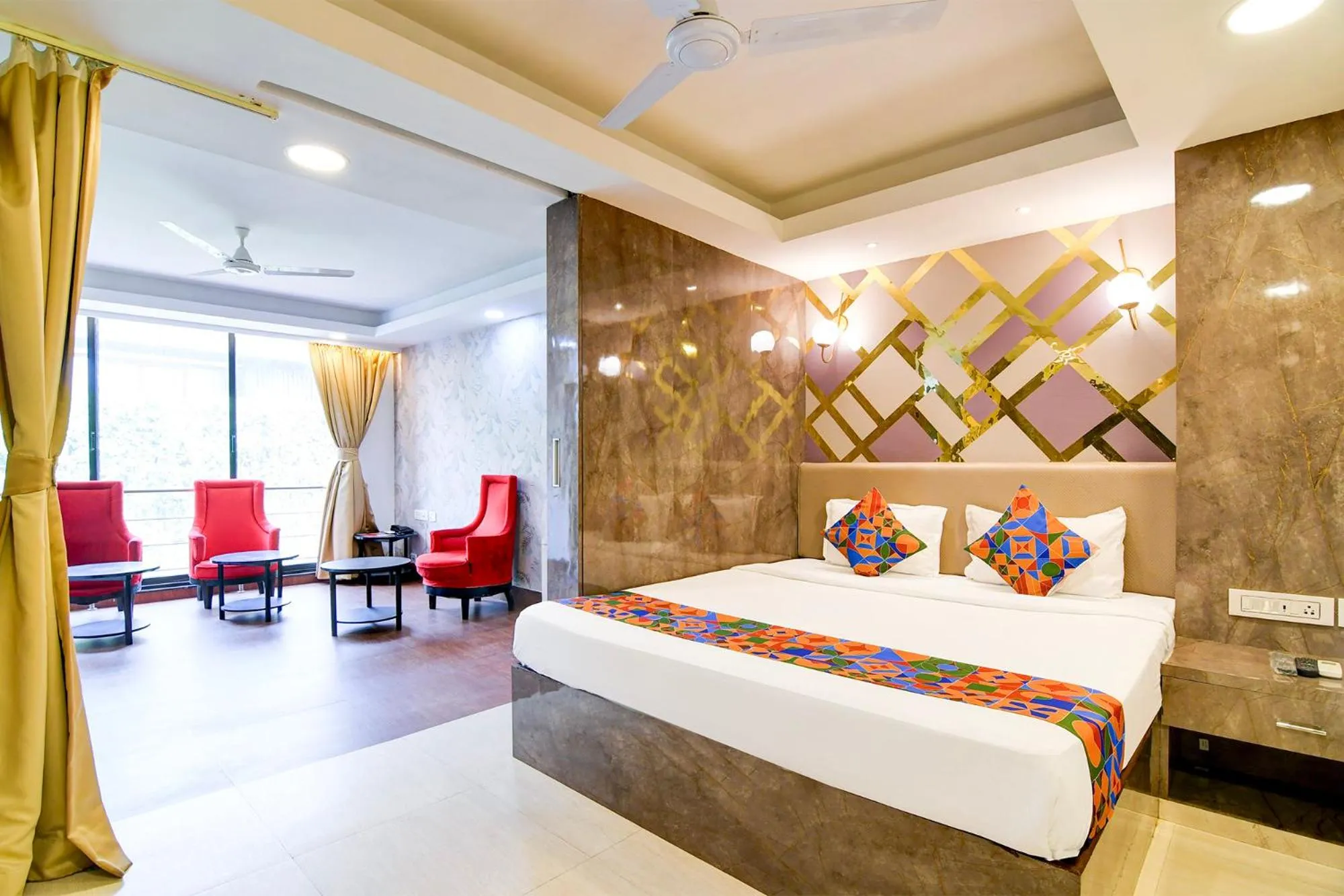 Bed in FabHotel Ballygunge Luxury - Behind Punjab Club
