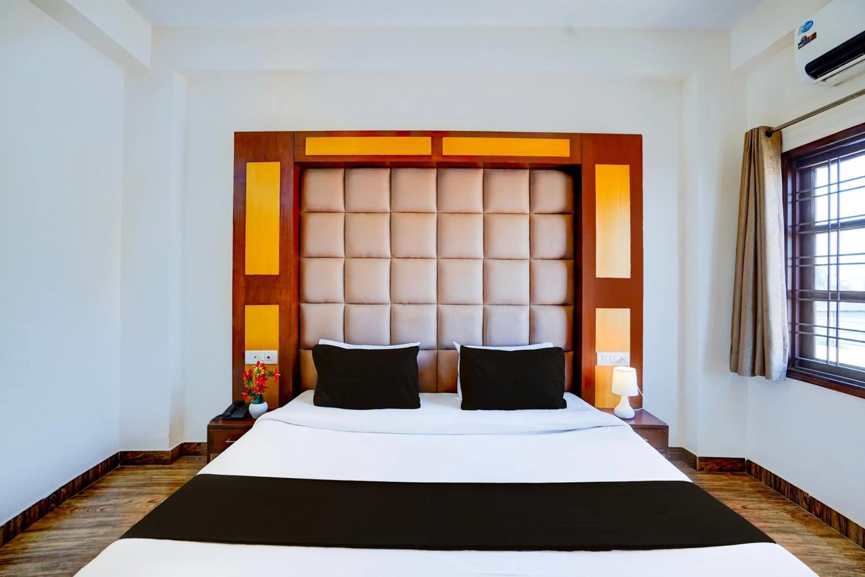 Bedroom, Bed in Super Townhouse Prince Chowk Near Railway Station