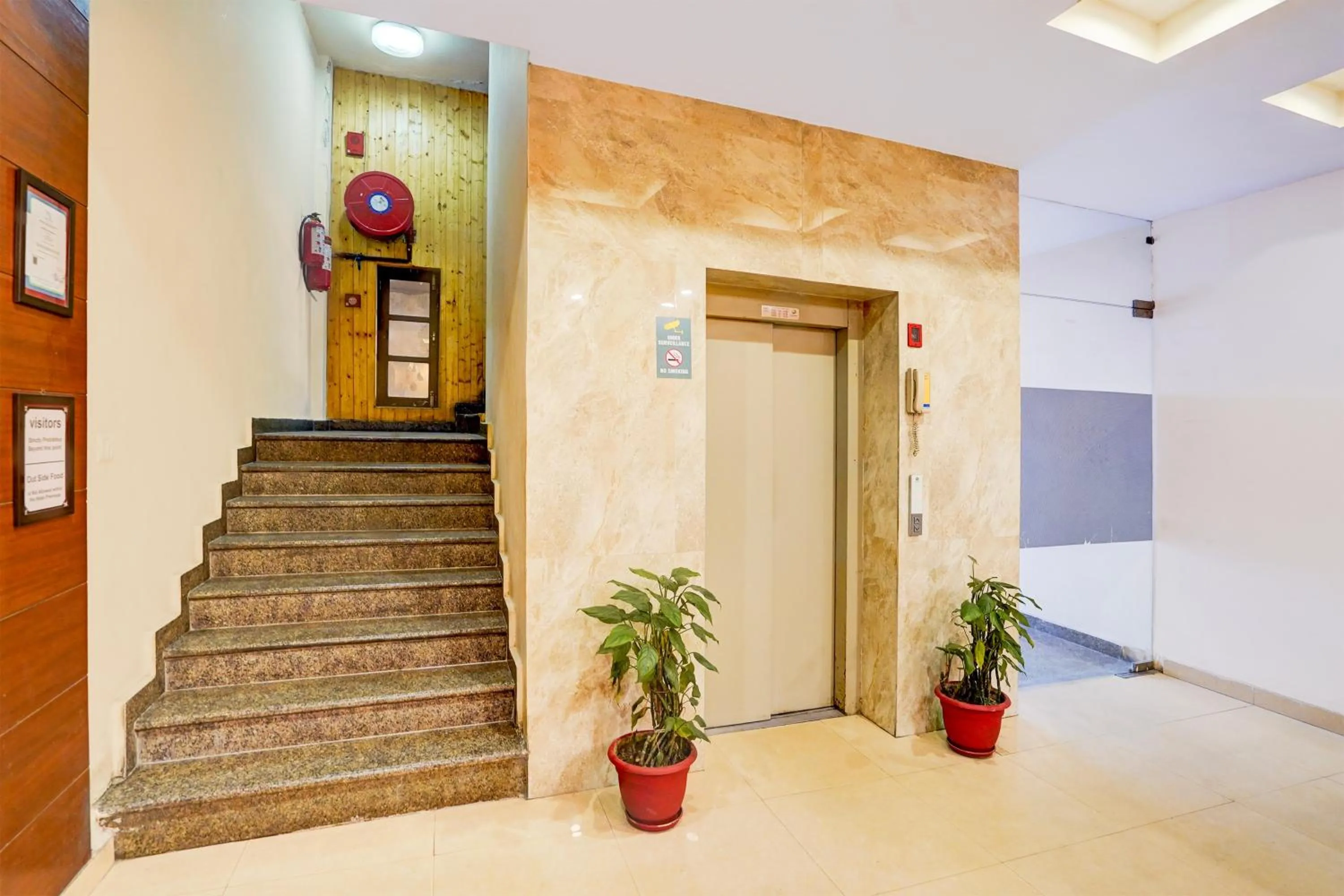 Lobby or reception in Super Townhouse Prince Chowk Near Railway Station