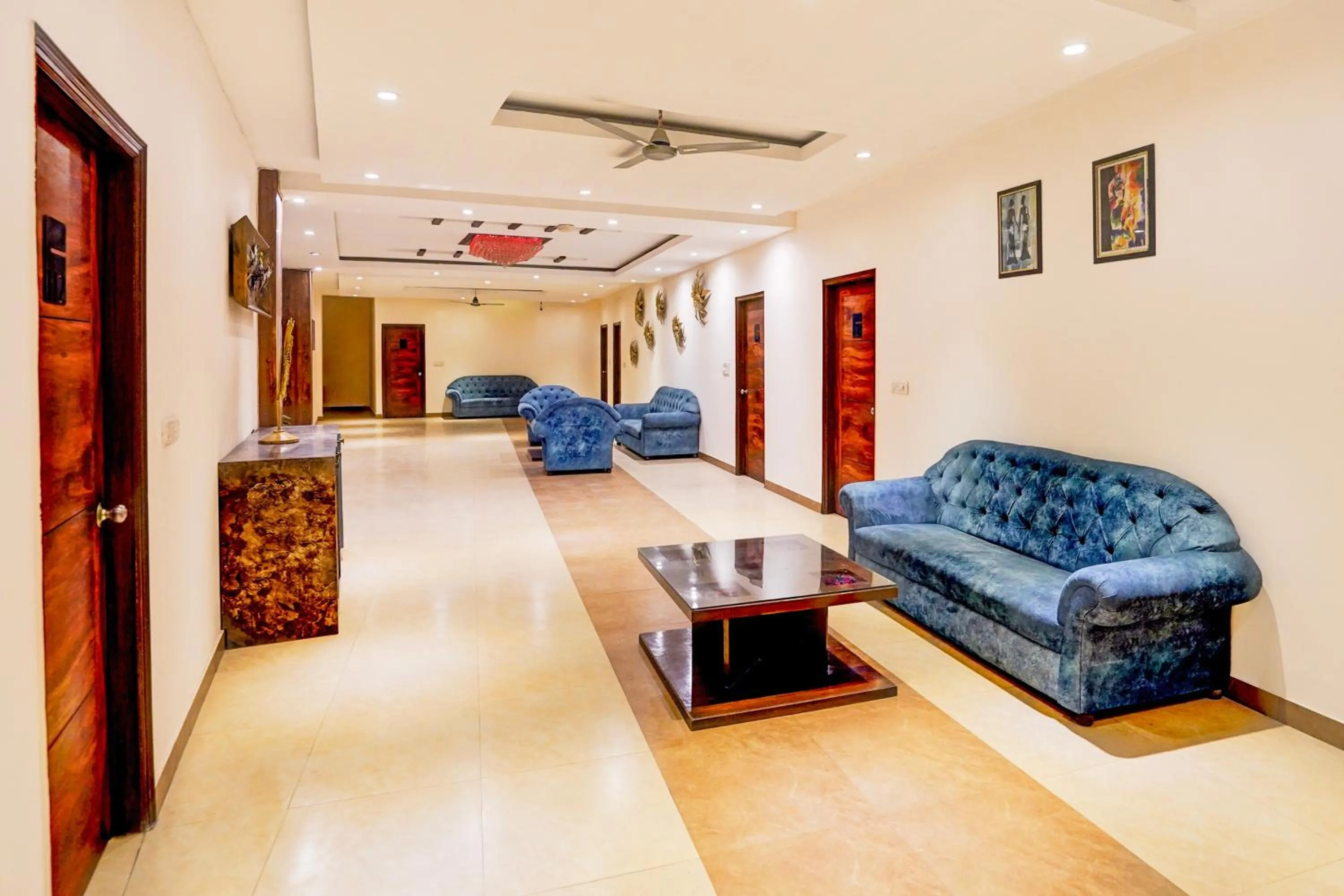 Lobby or reception in Super Townhouse Prince Chowk Near Railway Station