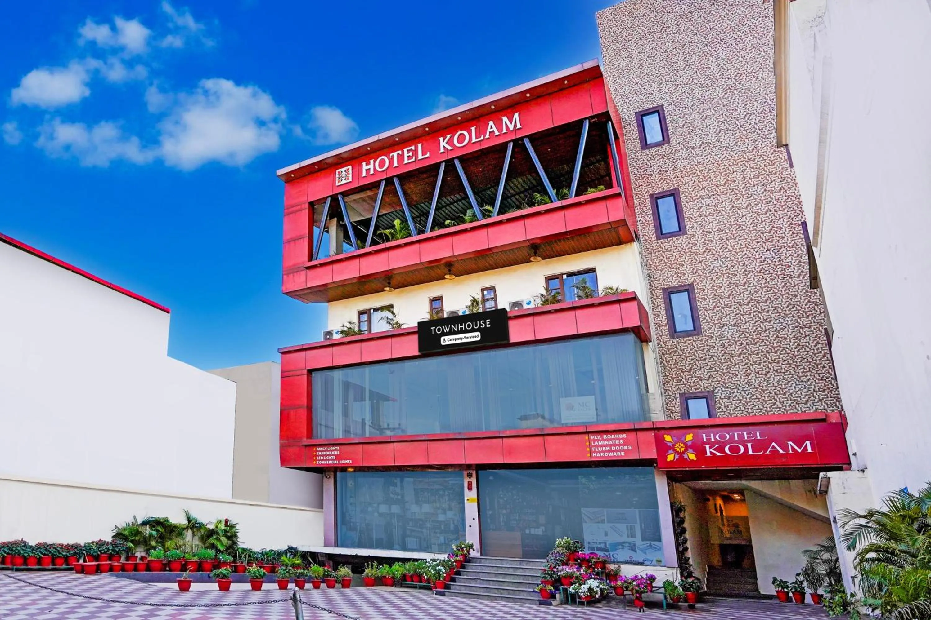 Facade/entrance in Super Townhouse Prince Chowk Near Railway Station