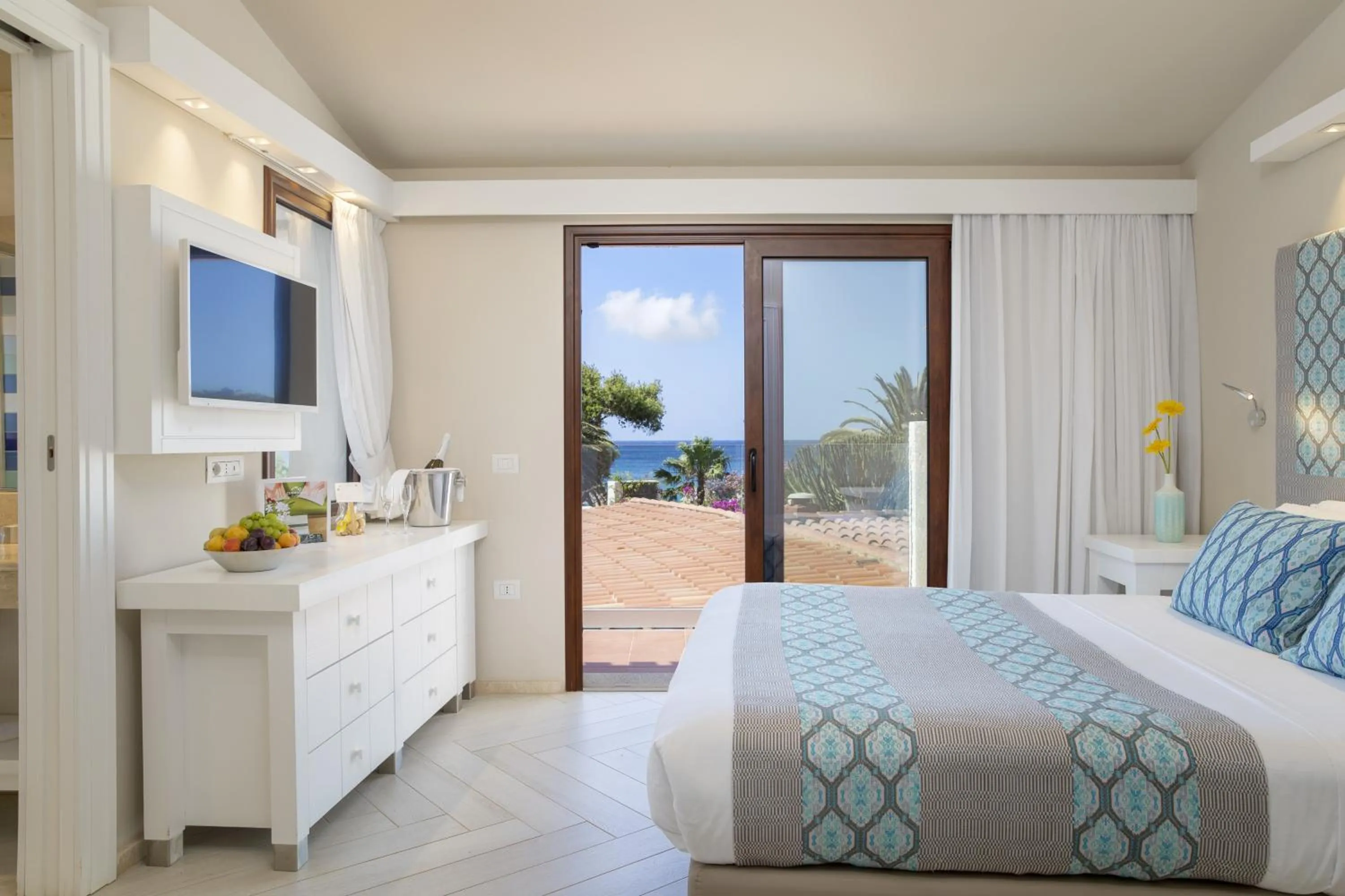 Photo of the whole room, Bed in Cormoran Hotel & Residence