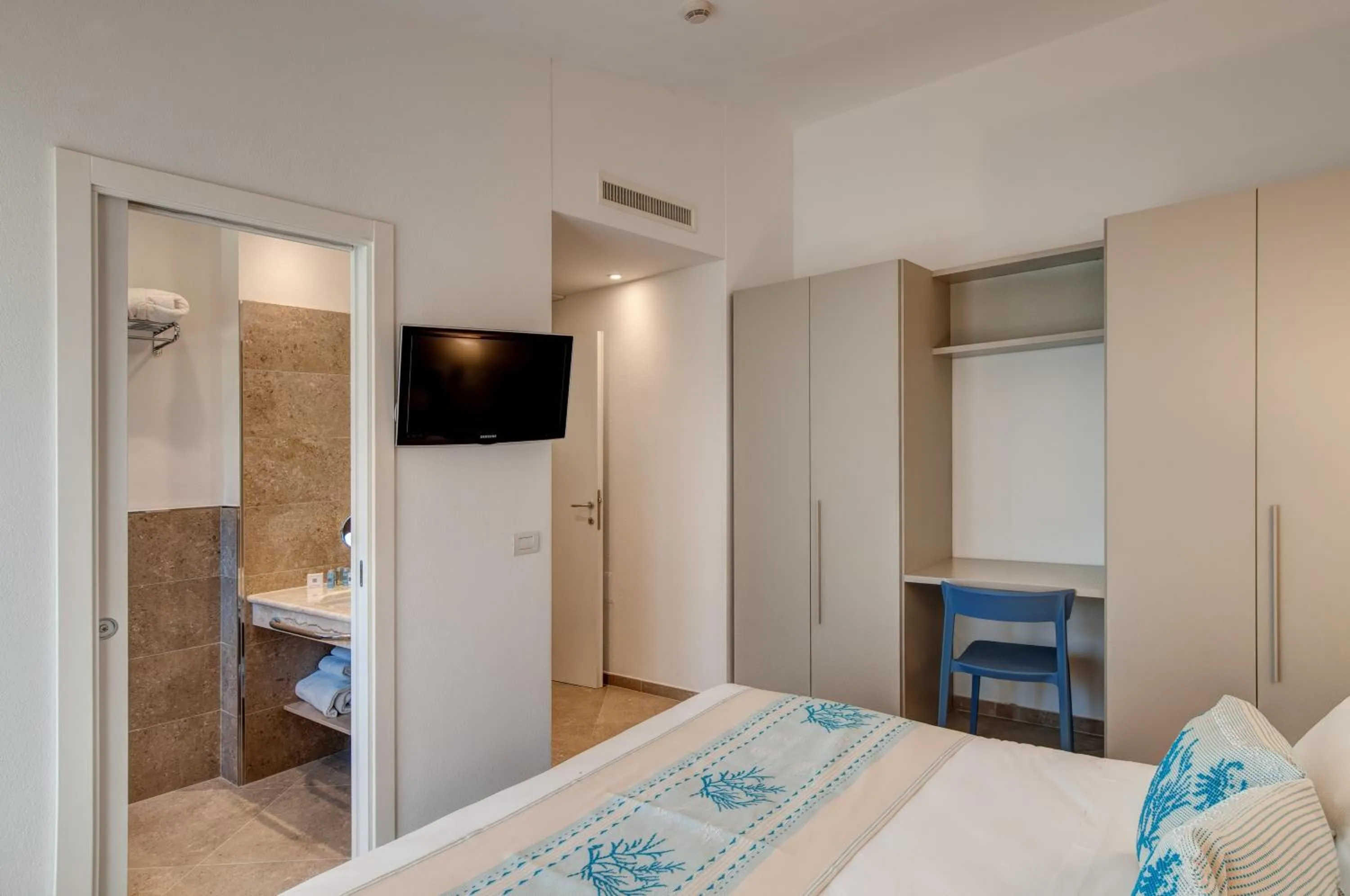 Photo of the whole room, Bed in Cormoran Hotel & Residence