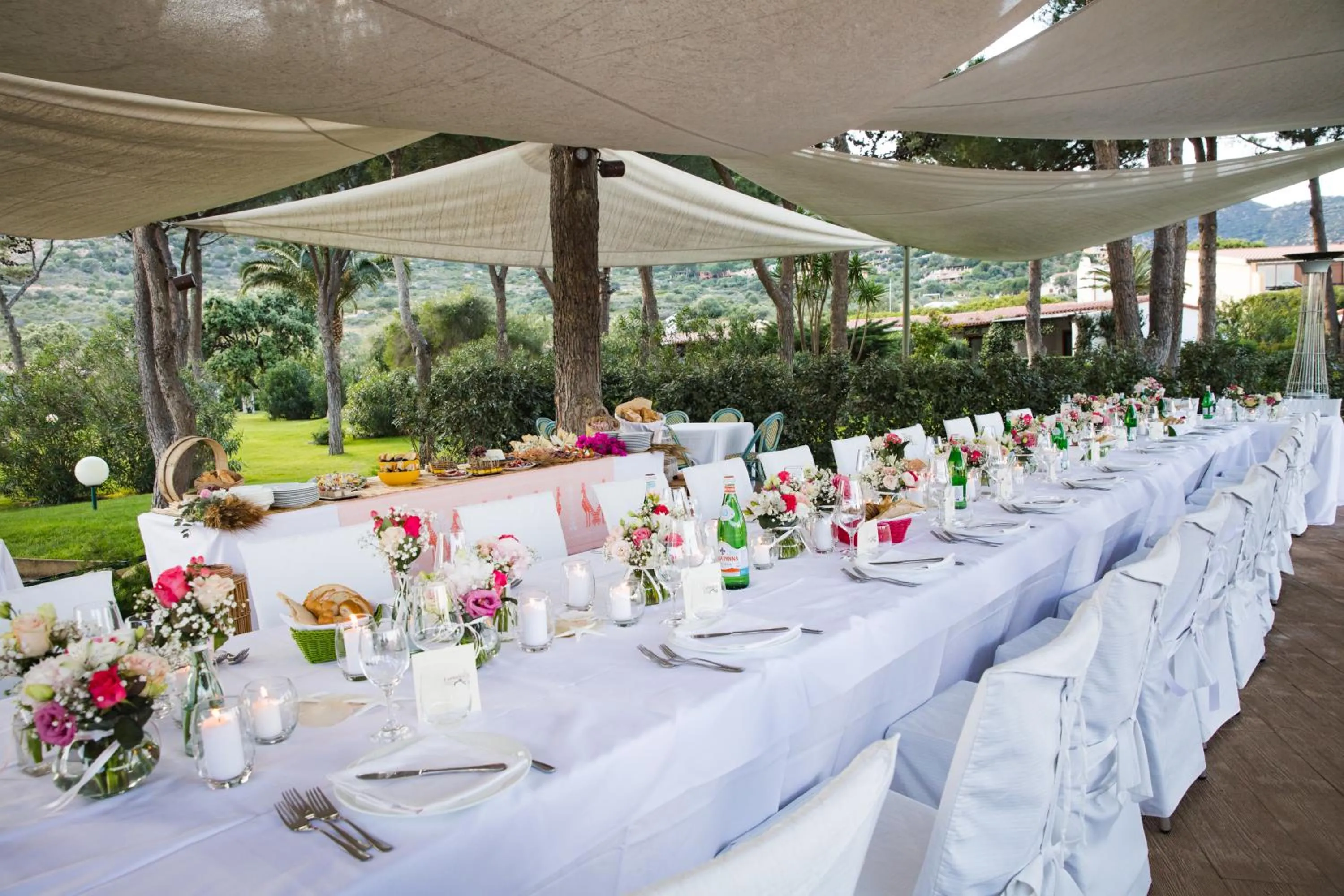 Restaurant/places to eat in Cormoran Hotel & Residence