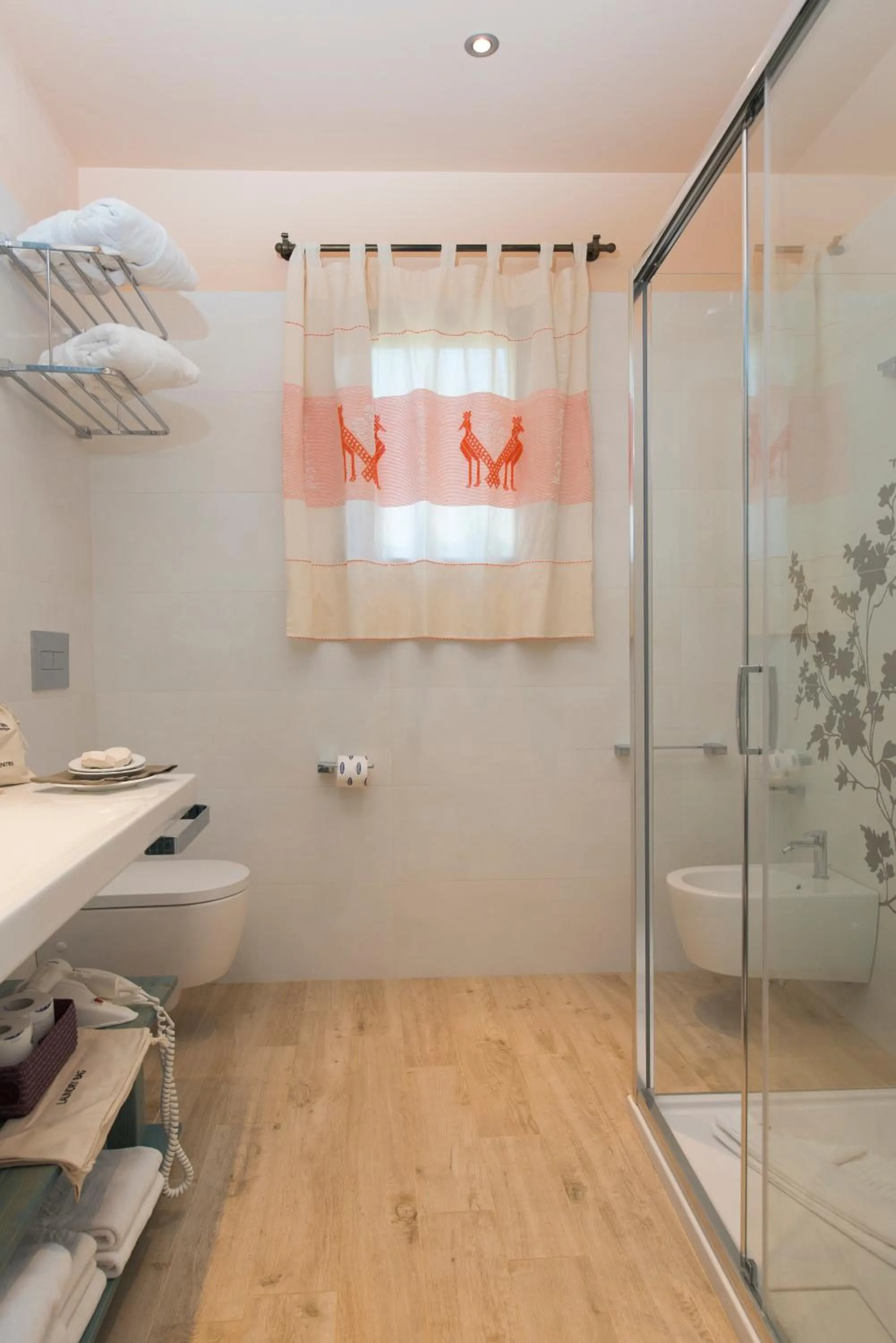 Shower in Cormoran Hotel & Residence