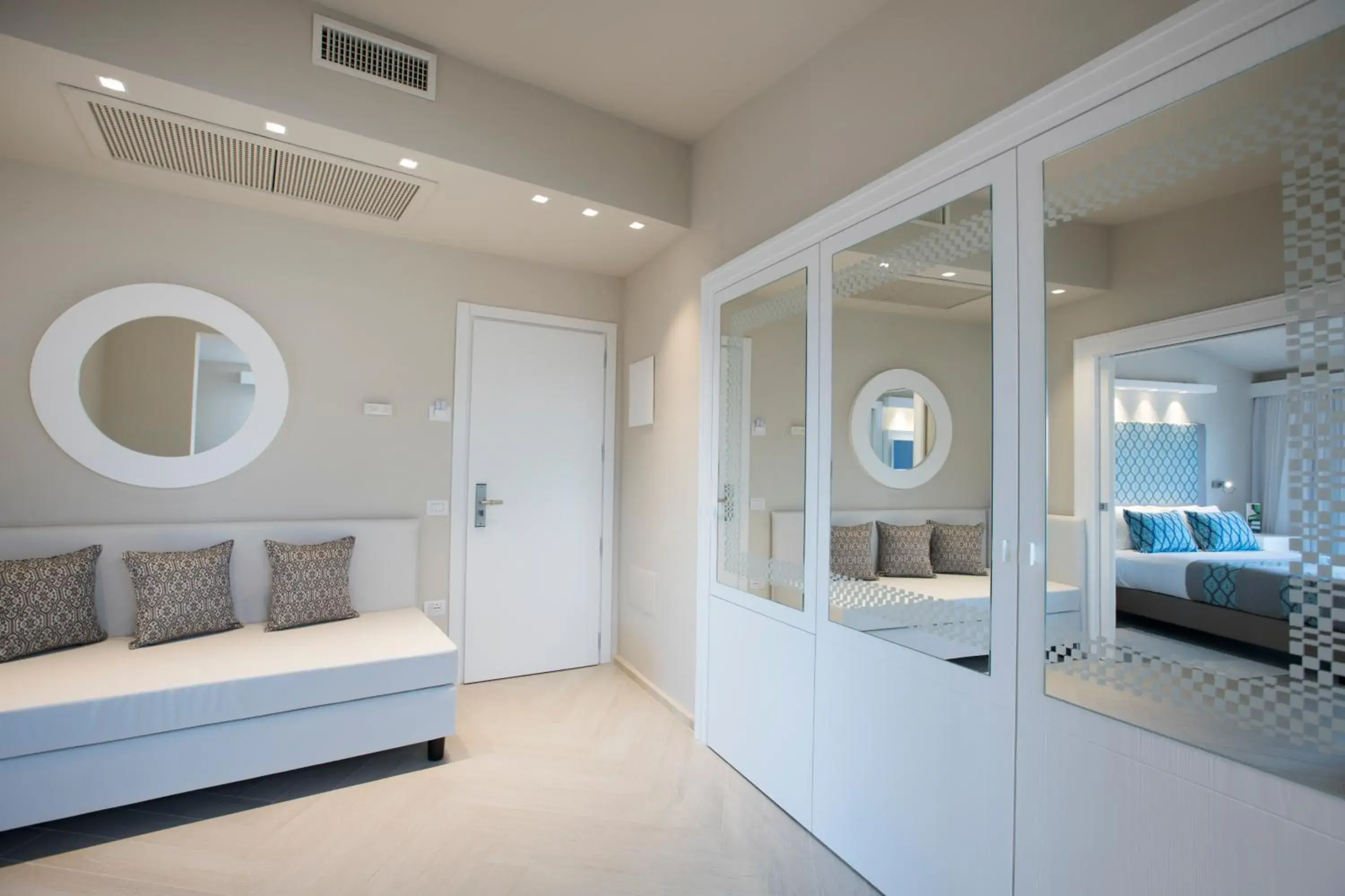 Suite Cormoran with Sea View in Cormoran Hotel & Residence Suite Cormoran with Sea View in Cormoran Hotel & Residence