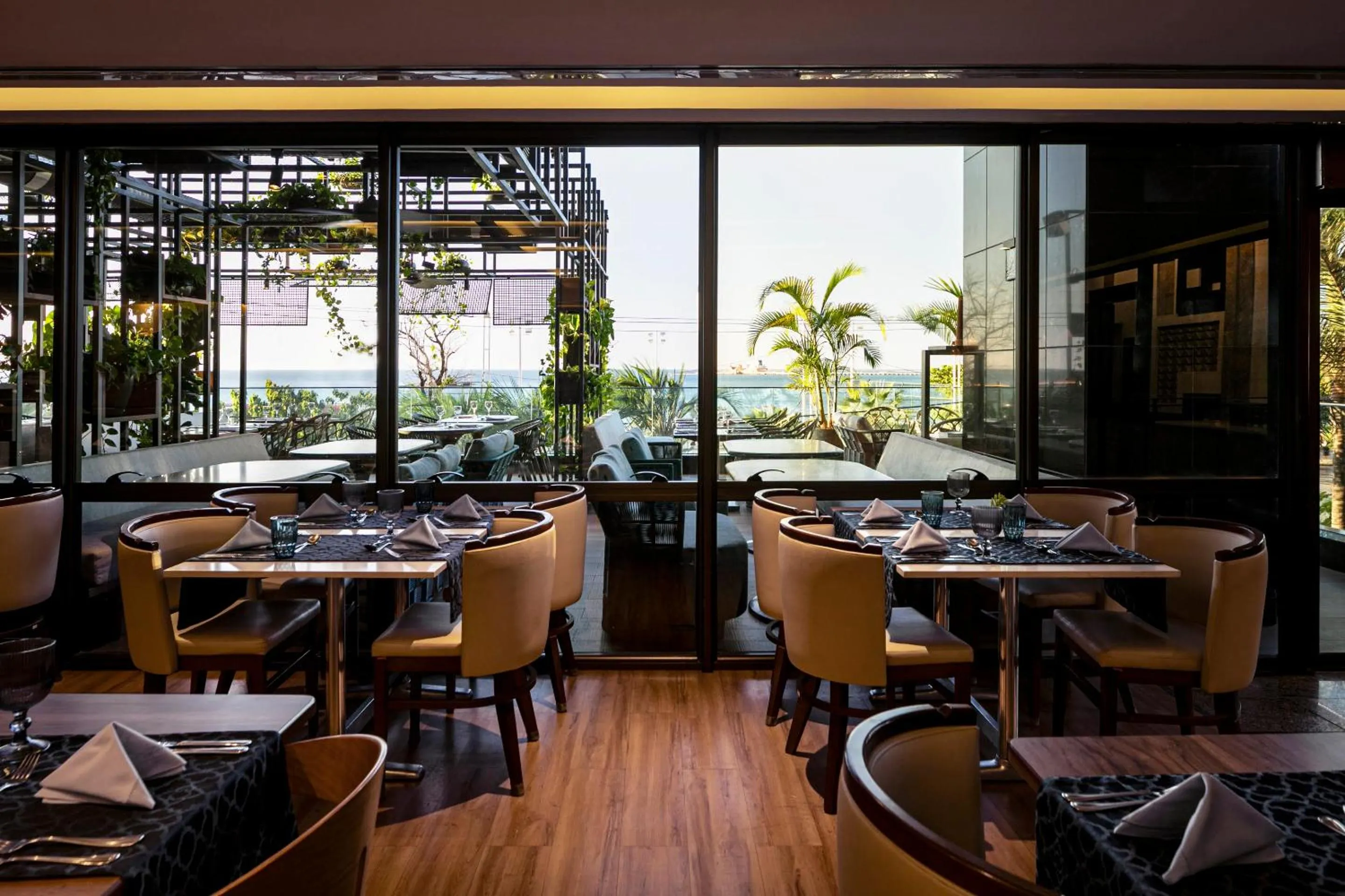 Restaurant/places to eat in Hotel Gran Marquise