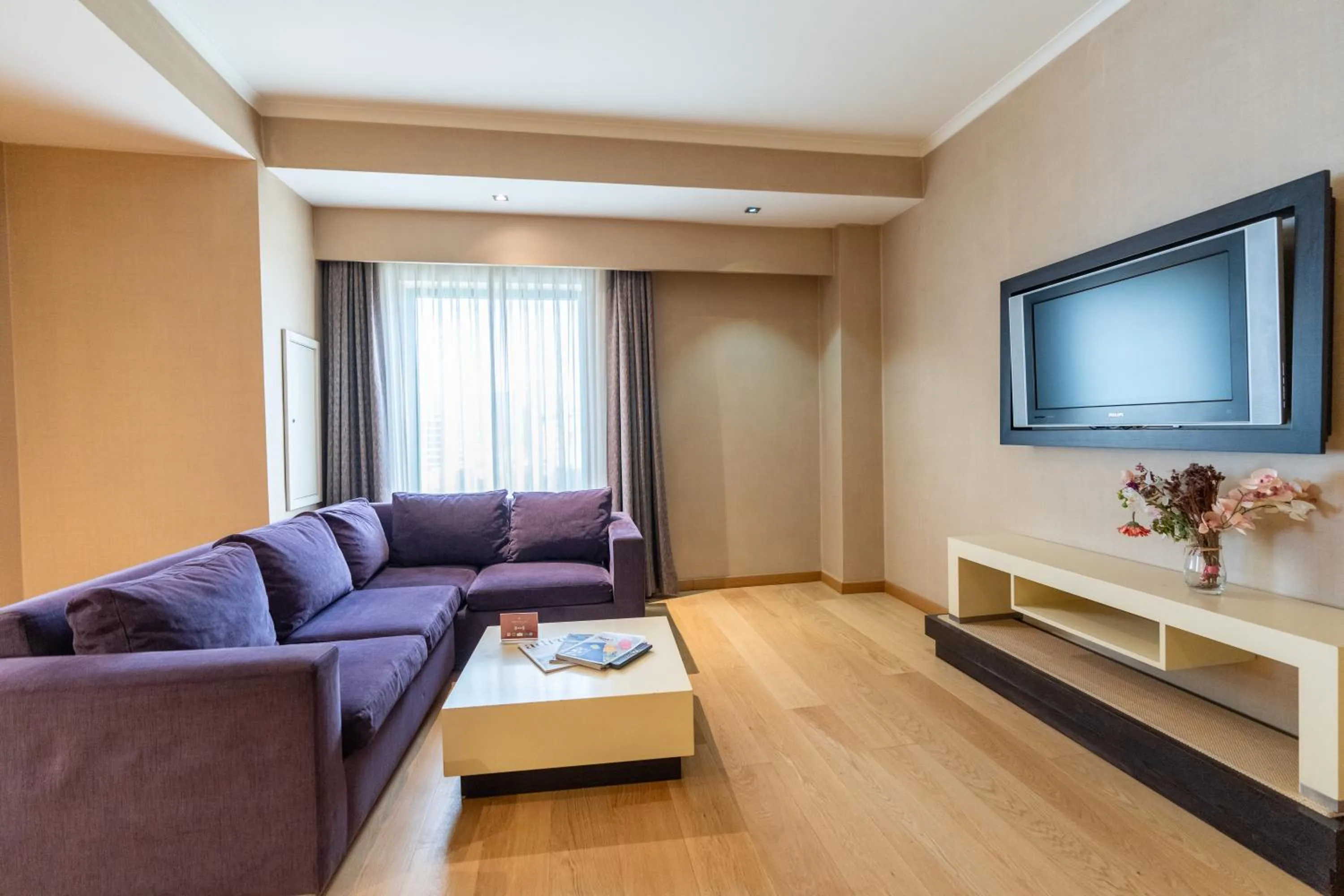 Communal lounge/ TV room in Sundance Hotel Istanbul