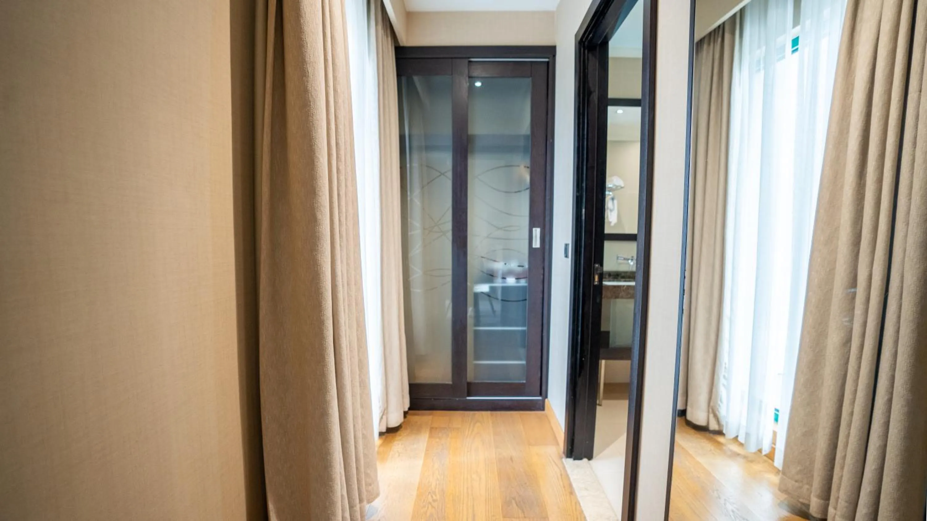 Photo of the whole room in Sundance Hotel Istanbul