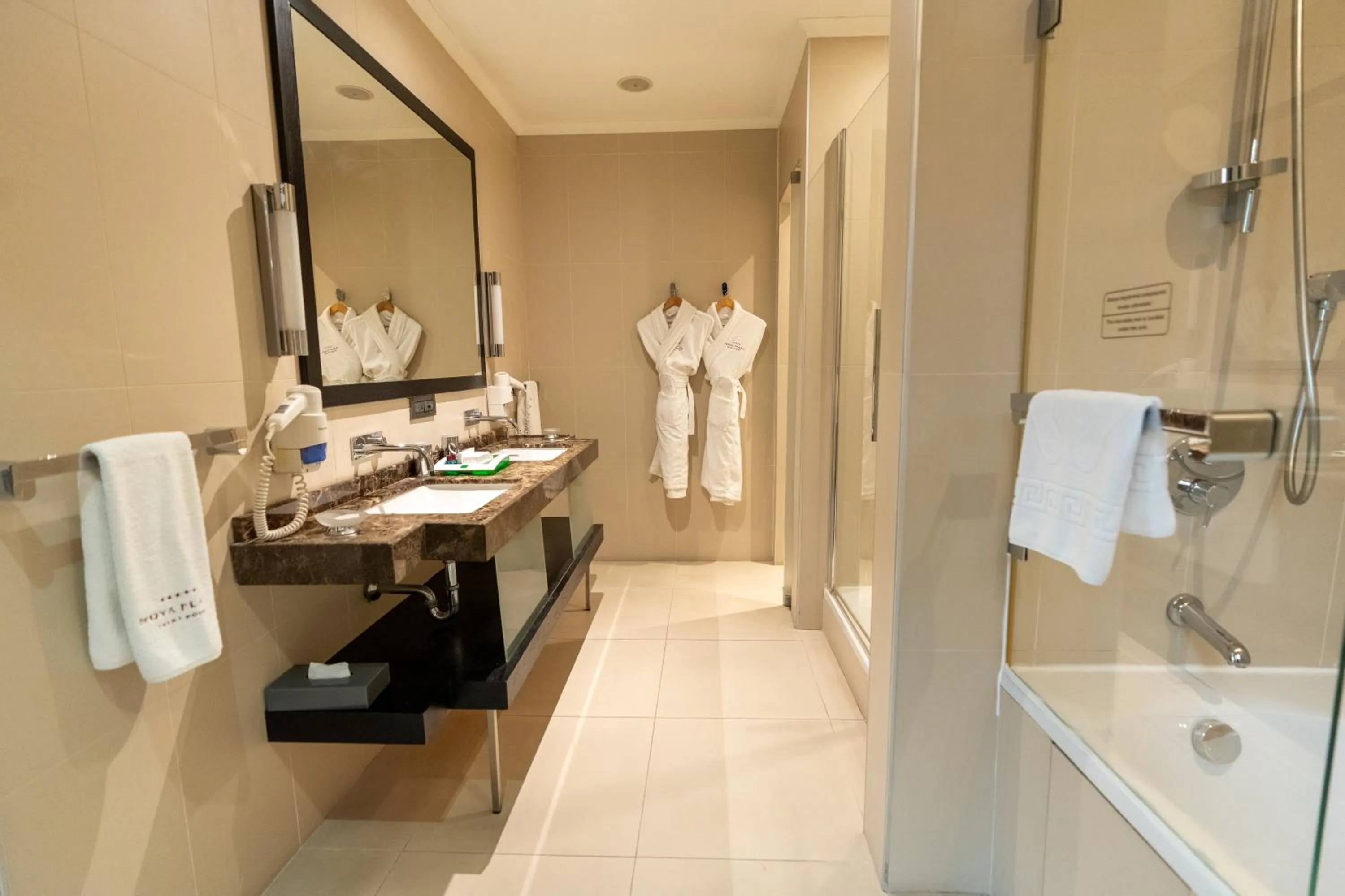 Shower in Sundance Hotel Istanbul