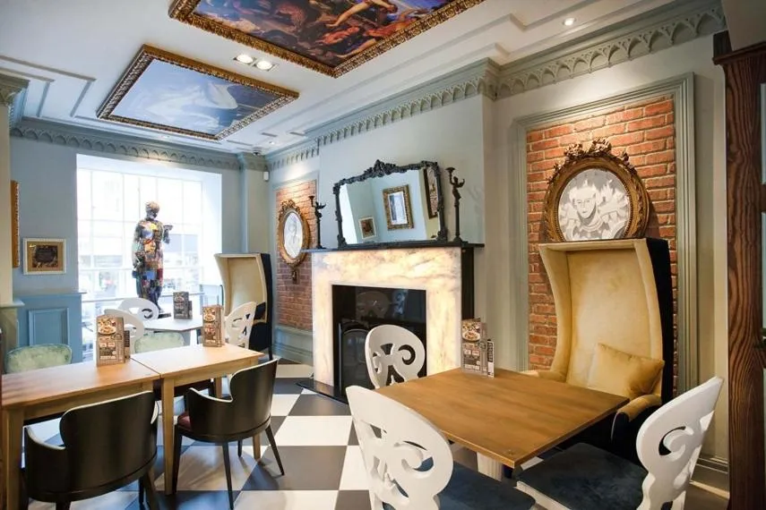 Restaurant/places to eat in The Guildhall and Linen Exchange Wetherspoon