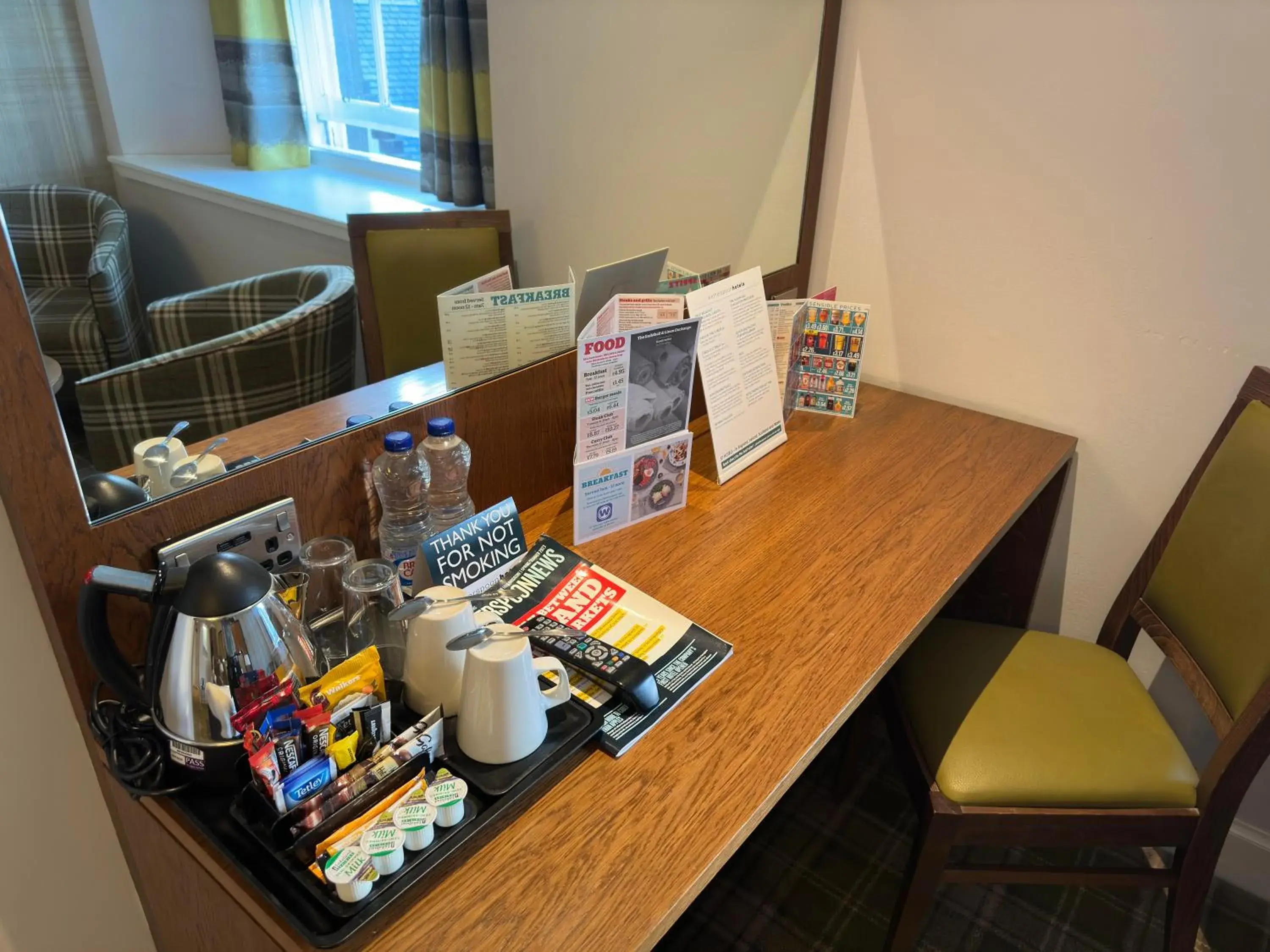 Twin Room in The Guildhall and Linen Exchange Wetherspoon Twin Room in The Guildhall and Linen Exchange Wetherspoon