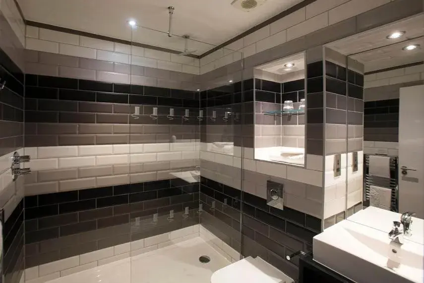 Twin Room in The Guildhall and Linen Exchange Wetherspoon Twin Room in The Guildhall and Linen Exchange Wetherspoon