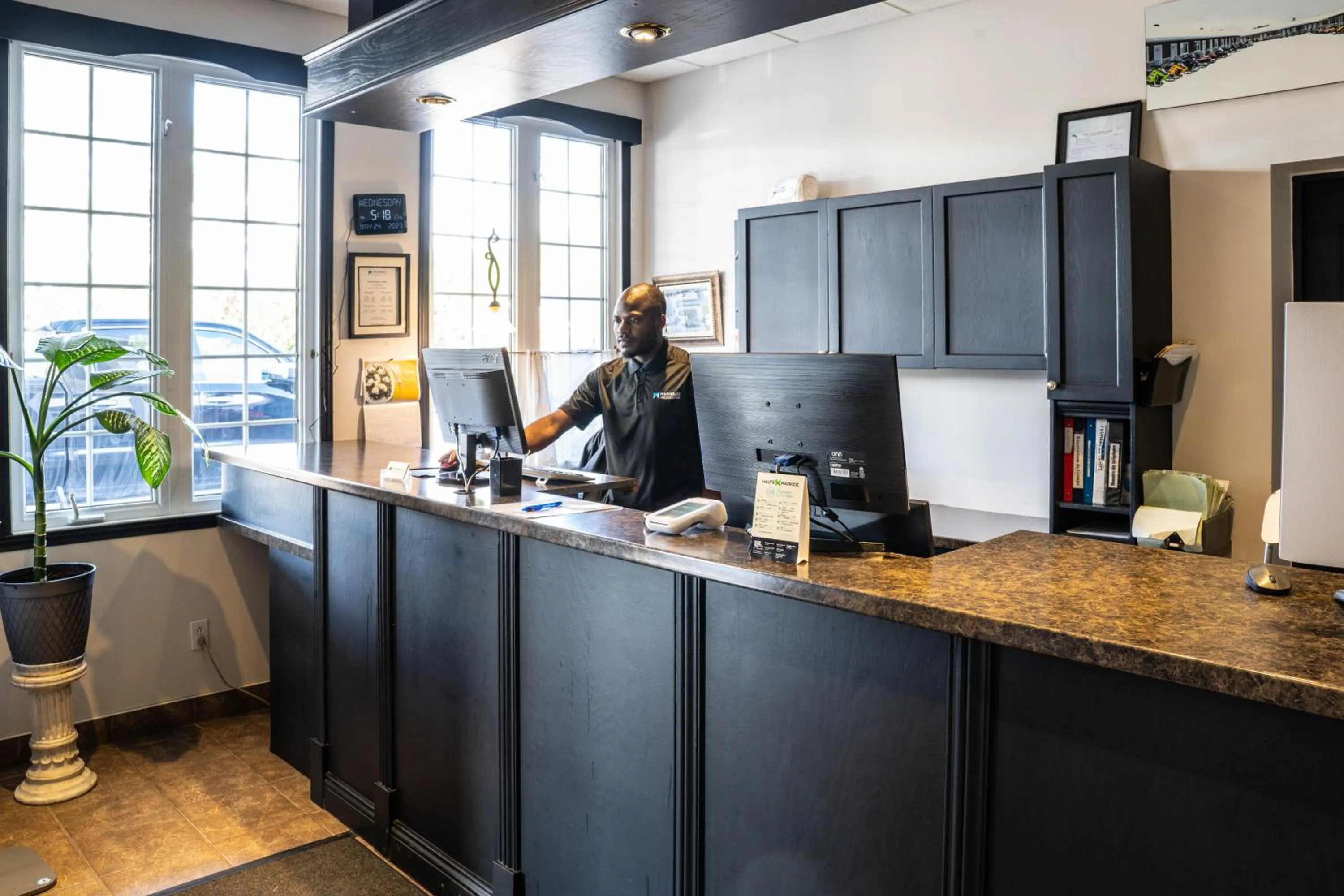 Lobby or reception in Hôtel Marineau La Tuque