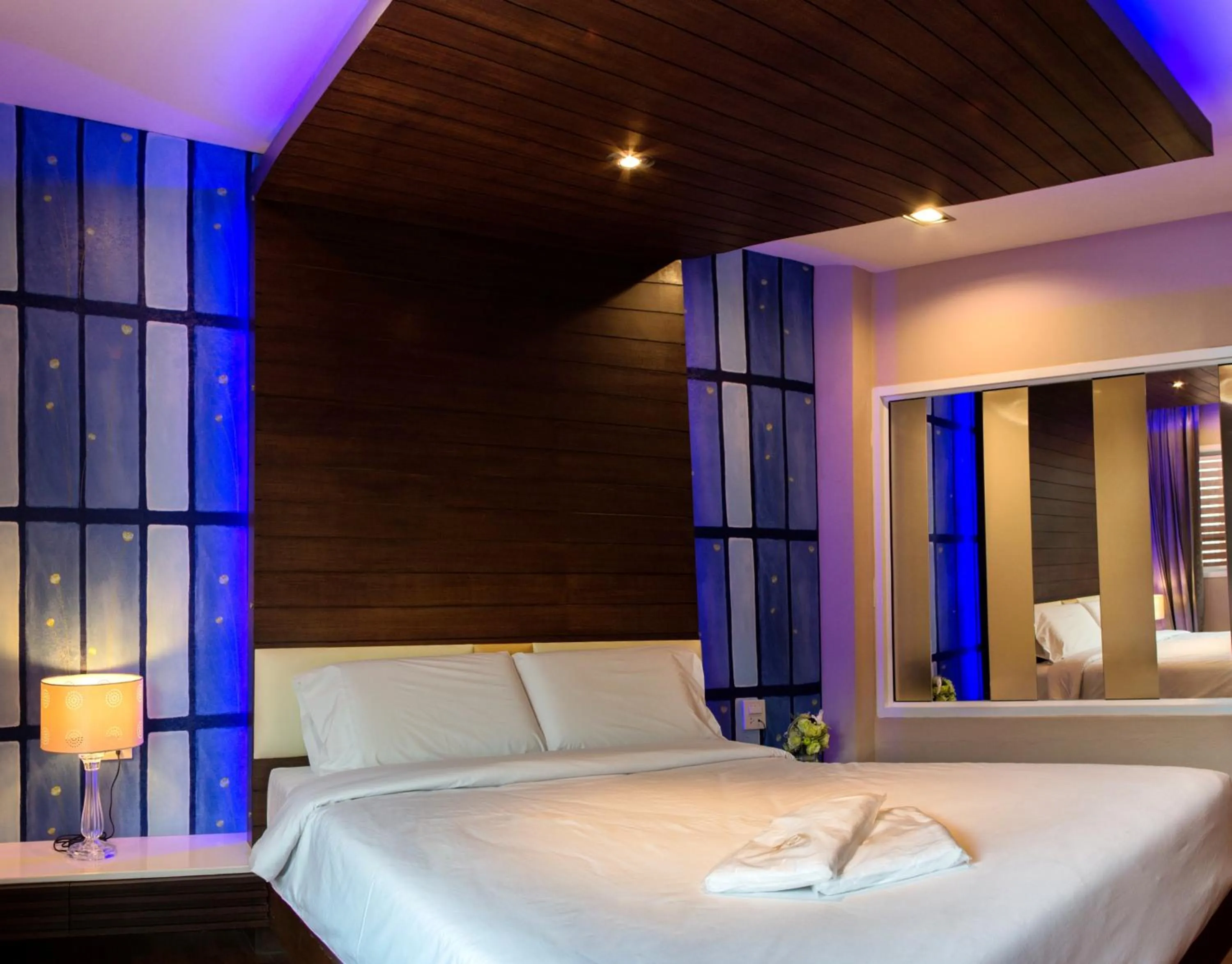 Photo of the whole room, Bed in The Ring Hotel