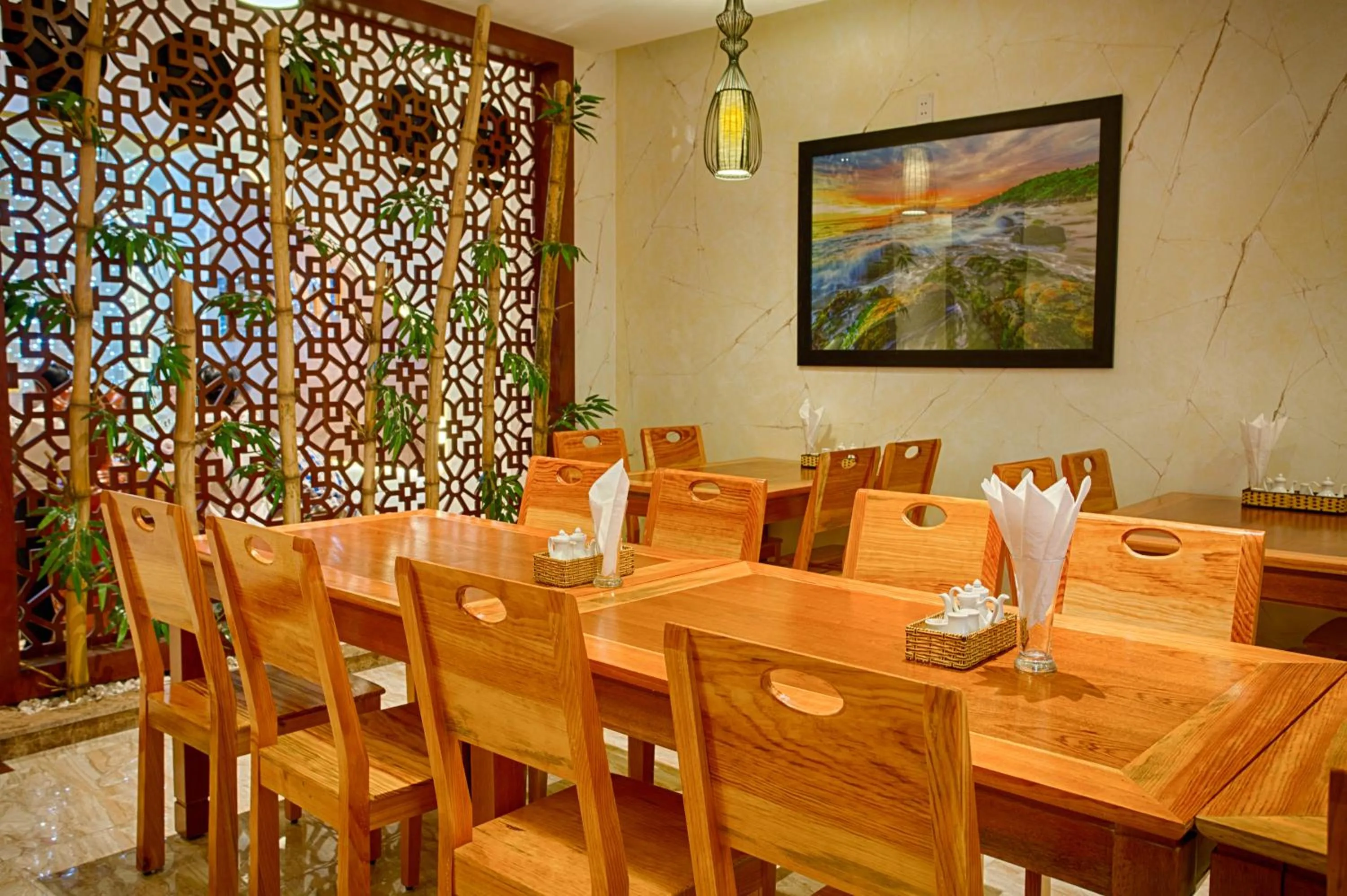 Restaurant/places to eat in Titan Hotel Da Nang