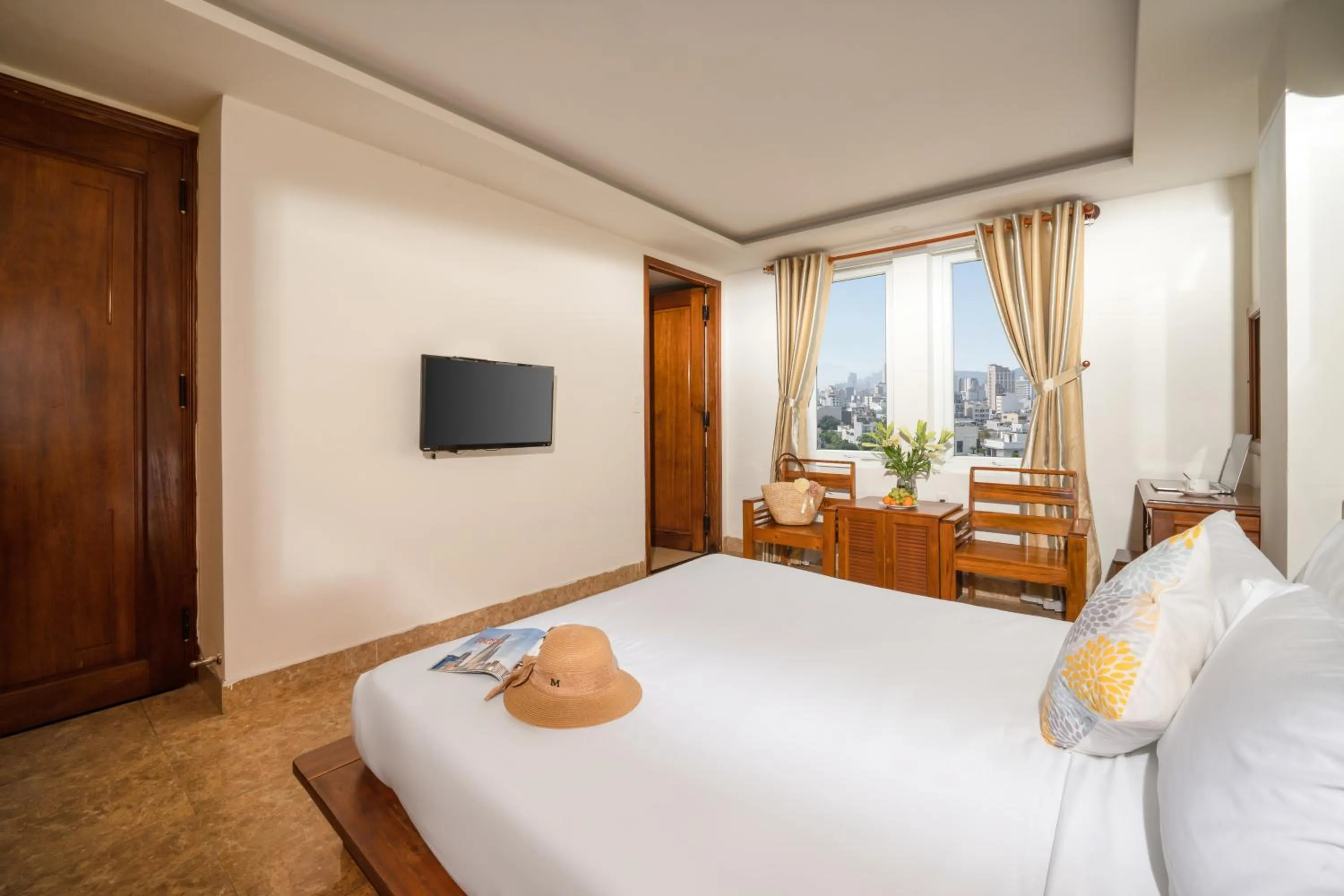 room service, Bed in Titan Hotel Da Nang