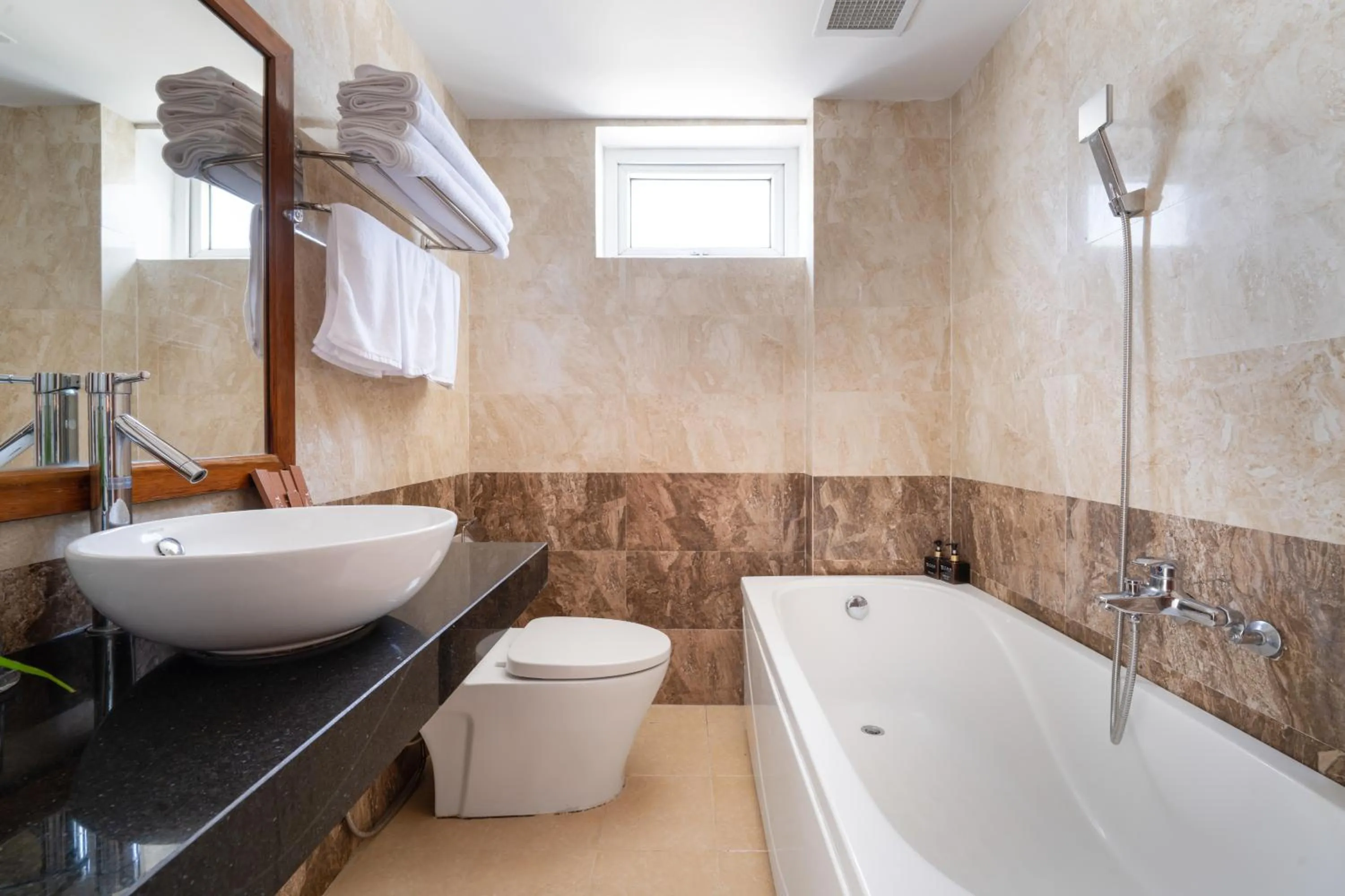 Shower in Titan Hotel Da Nang