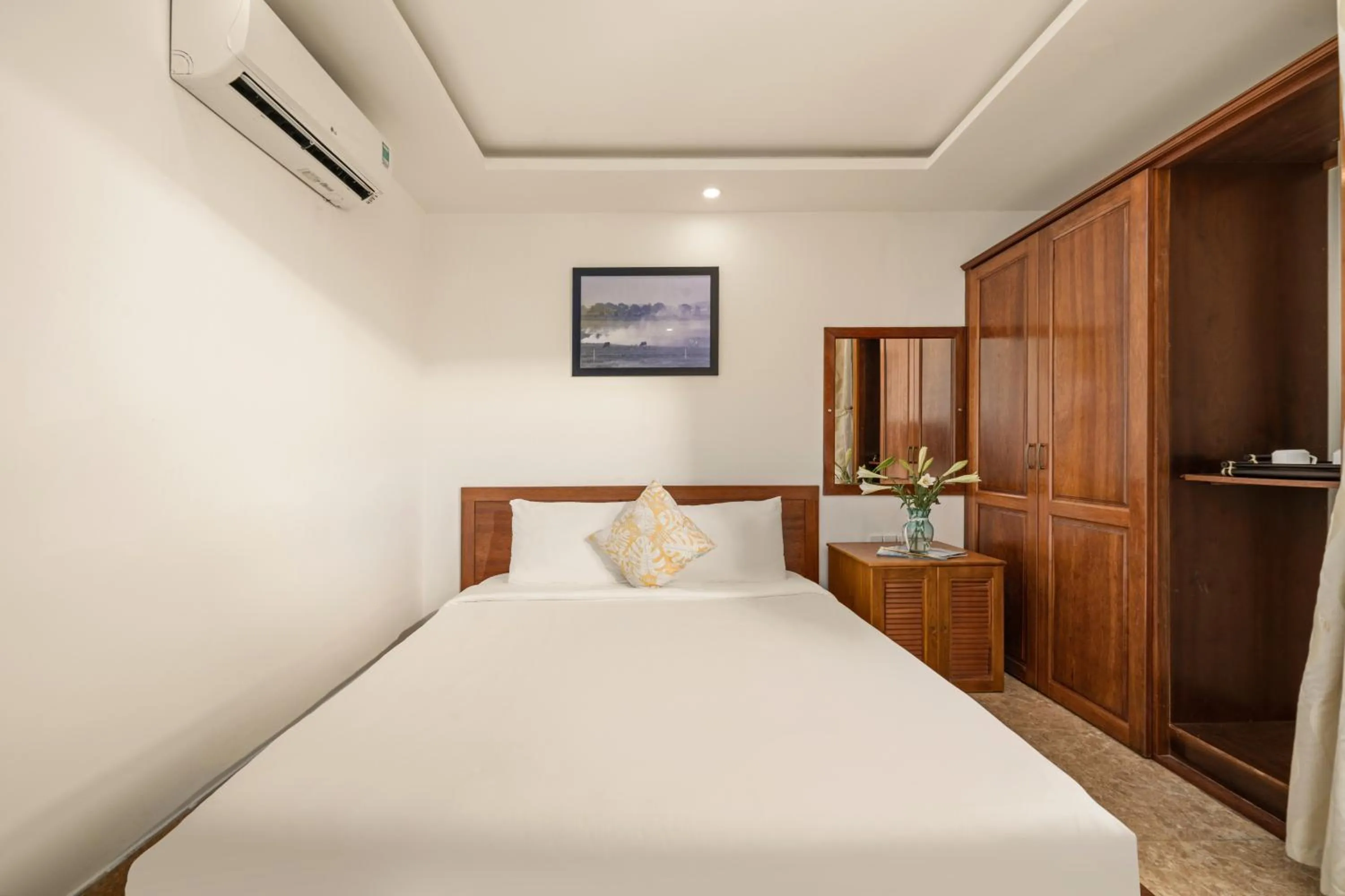 room service, Bed in Titan Hotel Da Nang