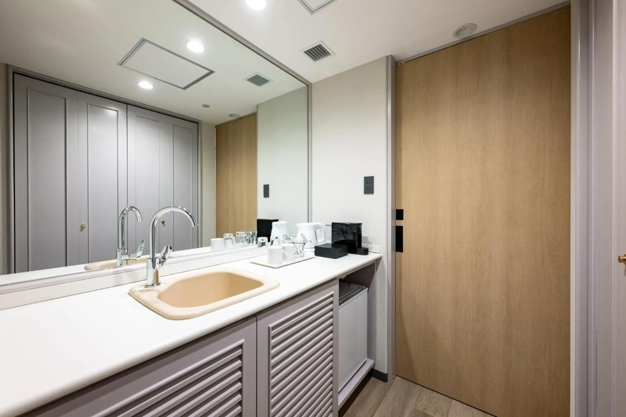 Photo of the whole room in ANA Holiday Inn Iwate Kitakami by IHG