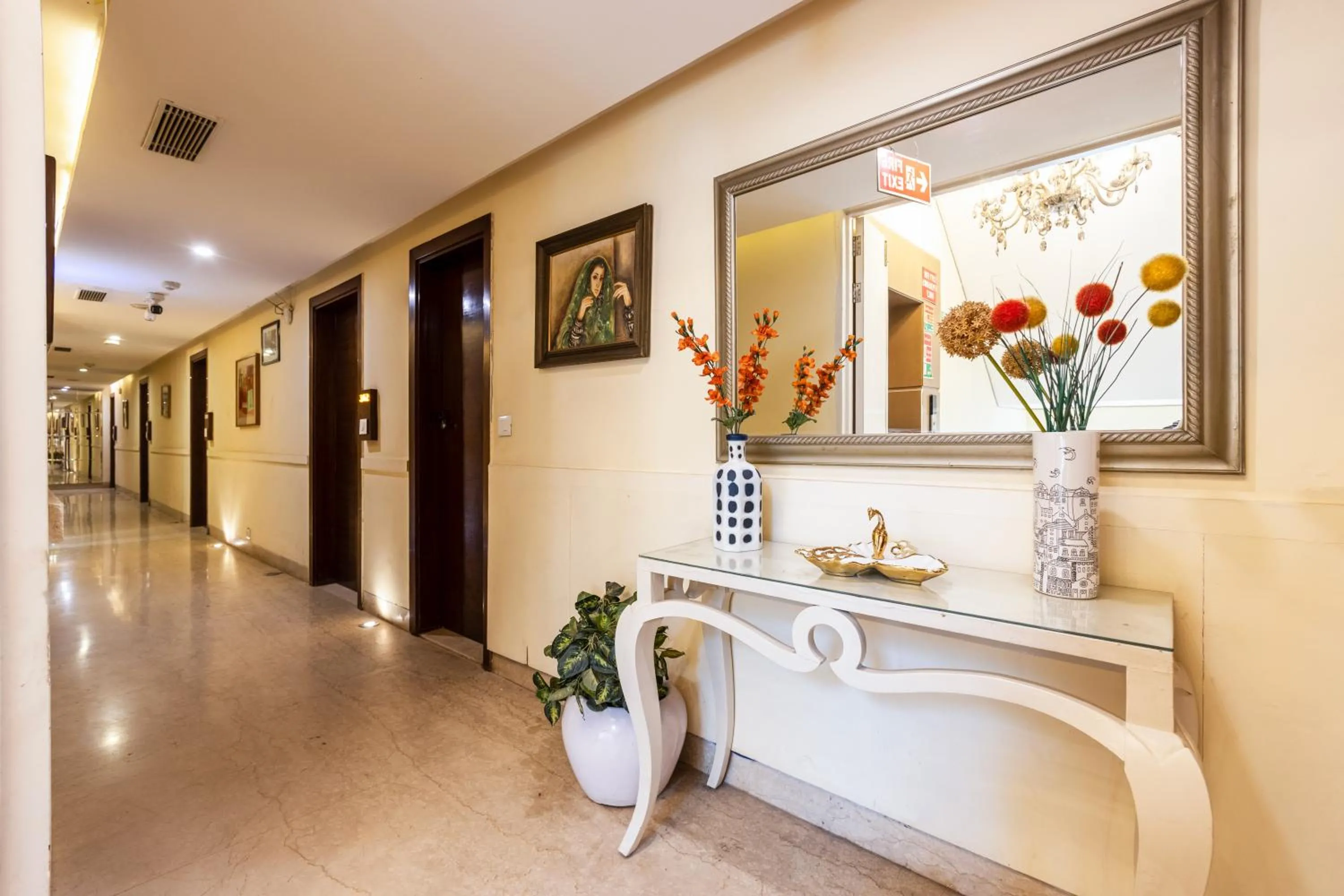 Hotel Picasso Prive Naraina Delhi - Couple Friendly Local IDs Accepted