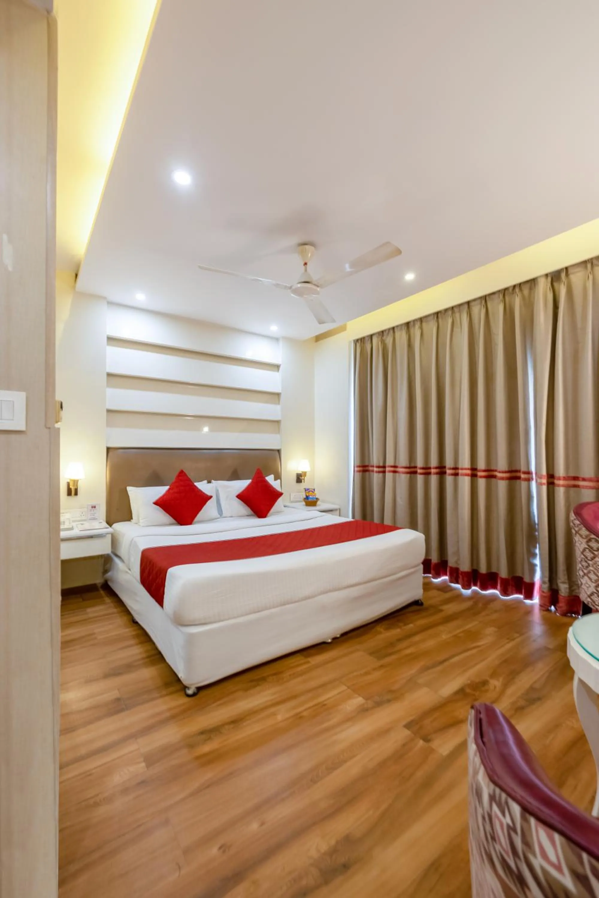 Hotel Picasso Prive Naraina Delhi - Couple Friendly Local IDs Accepted