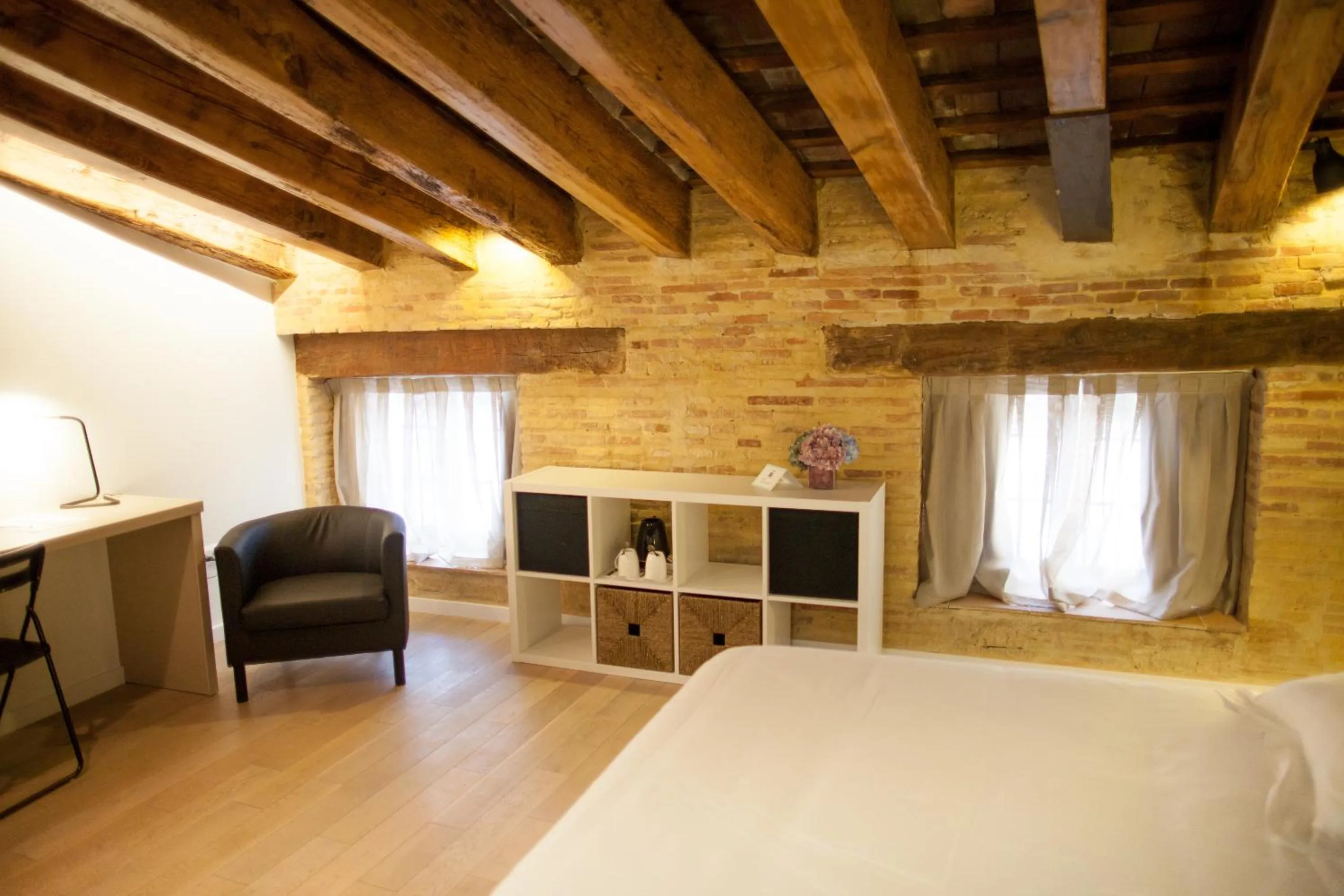 Photo of the whole room, Bed in Host & Home