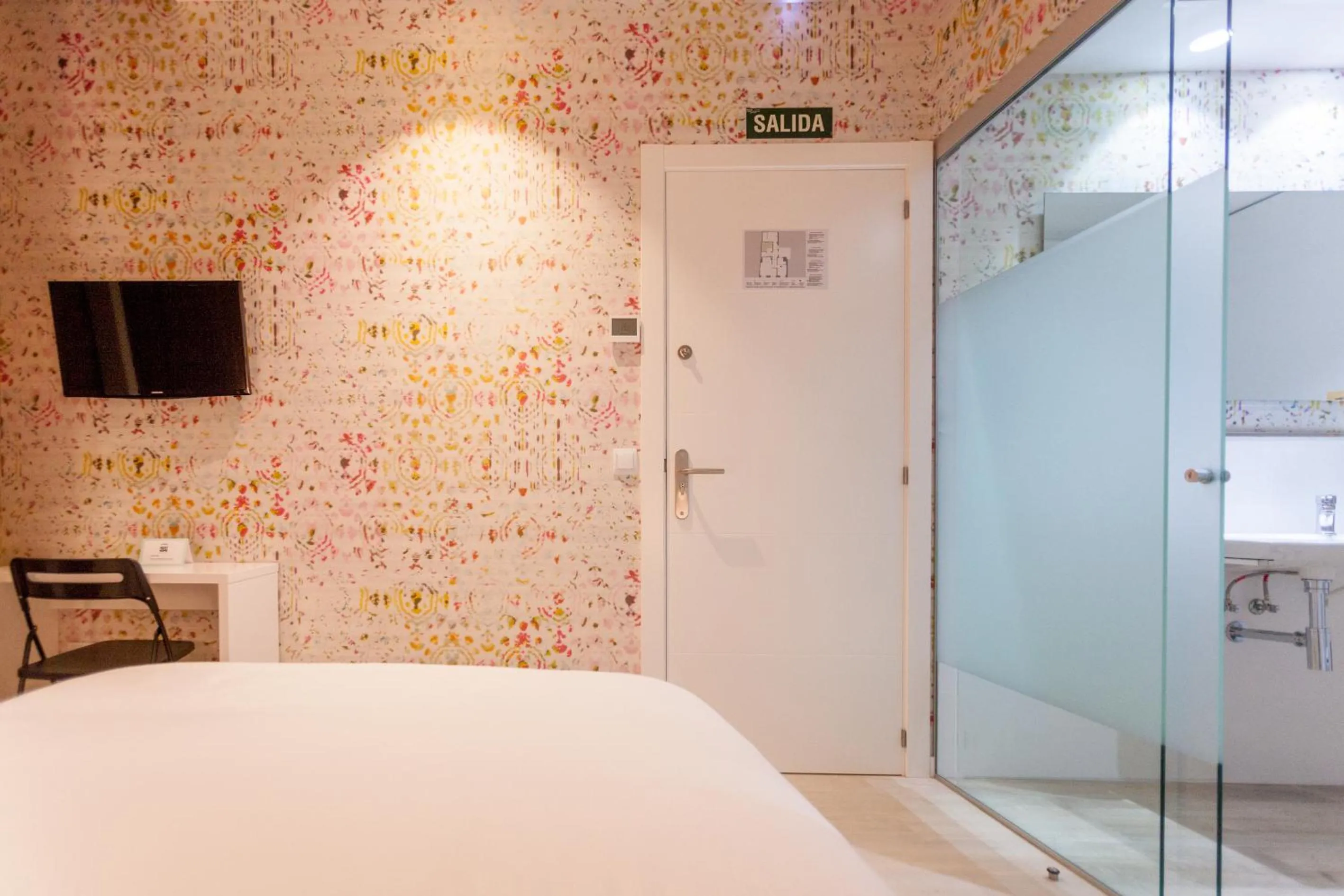 Photo of the whole room, Bed in Host & Home