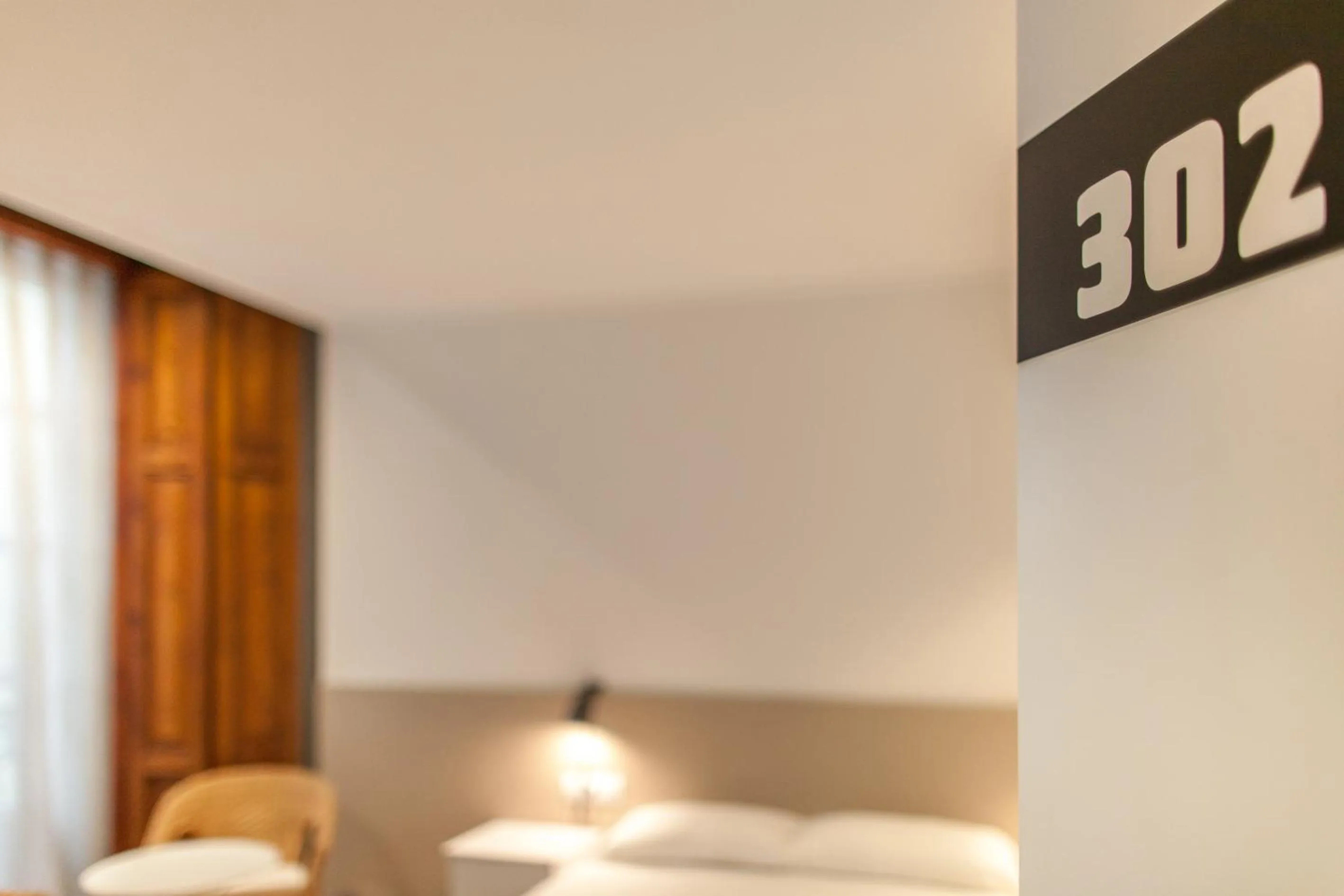 Logo/Certificate/Sign, Bed in Host & Home