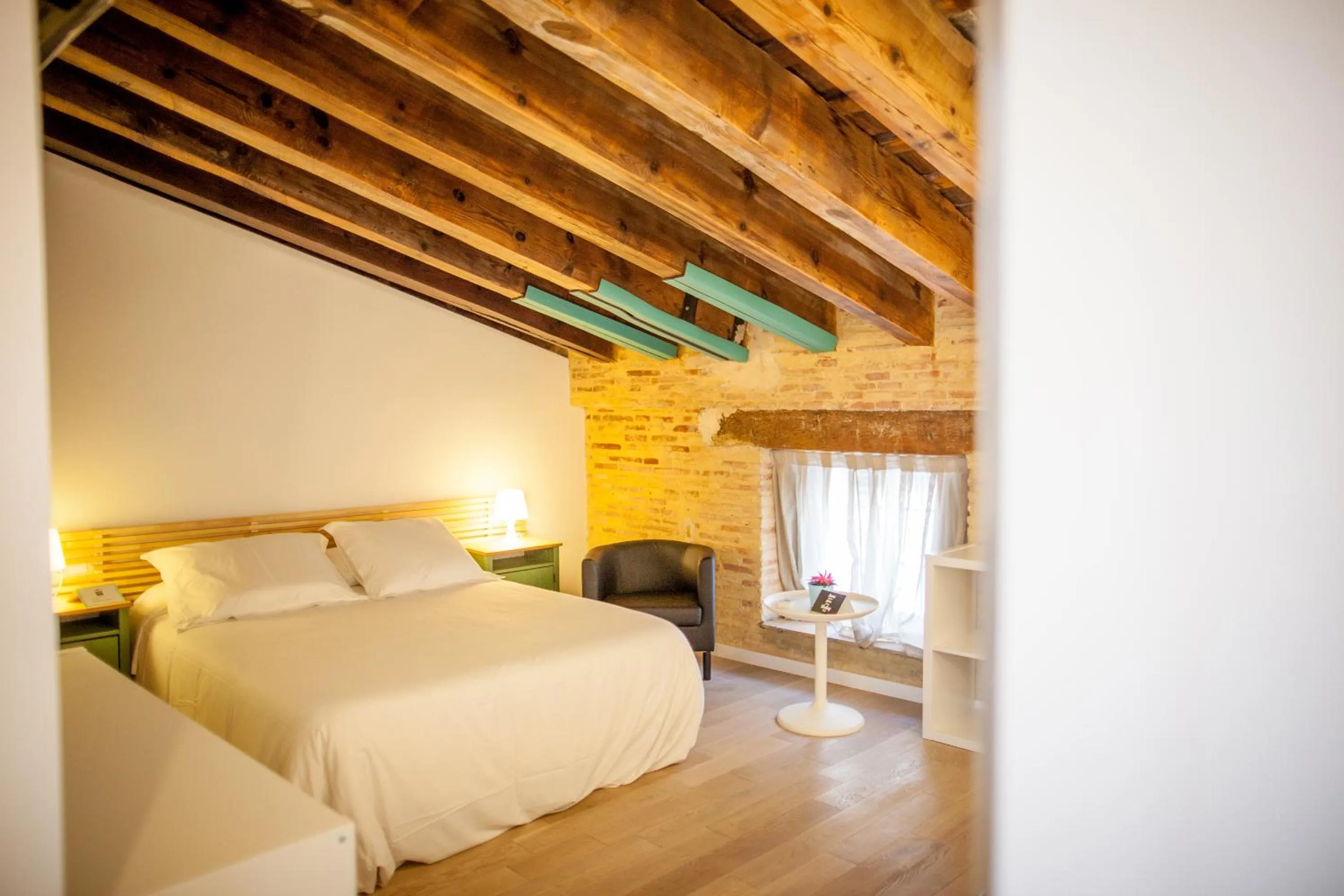 Photo of the whole room, Bed in Host & Home