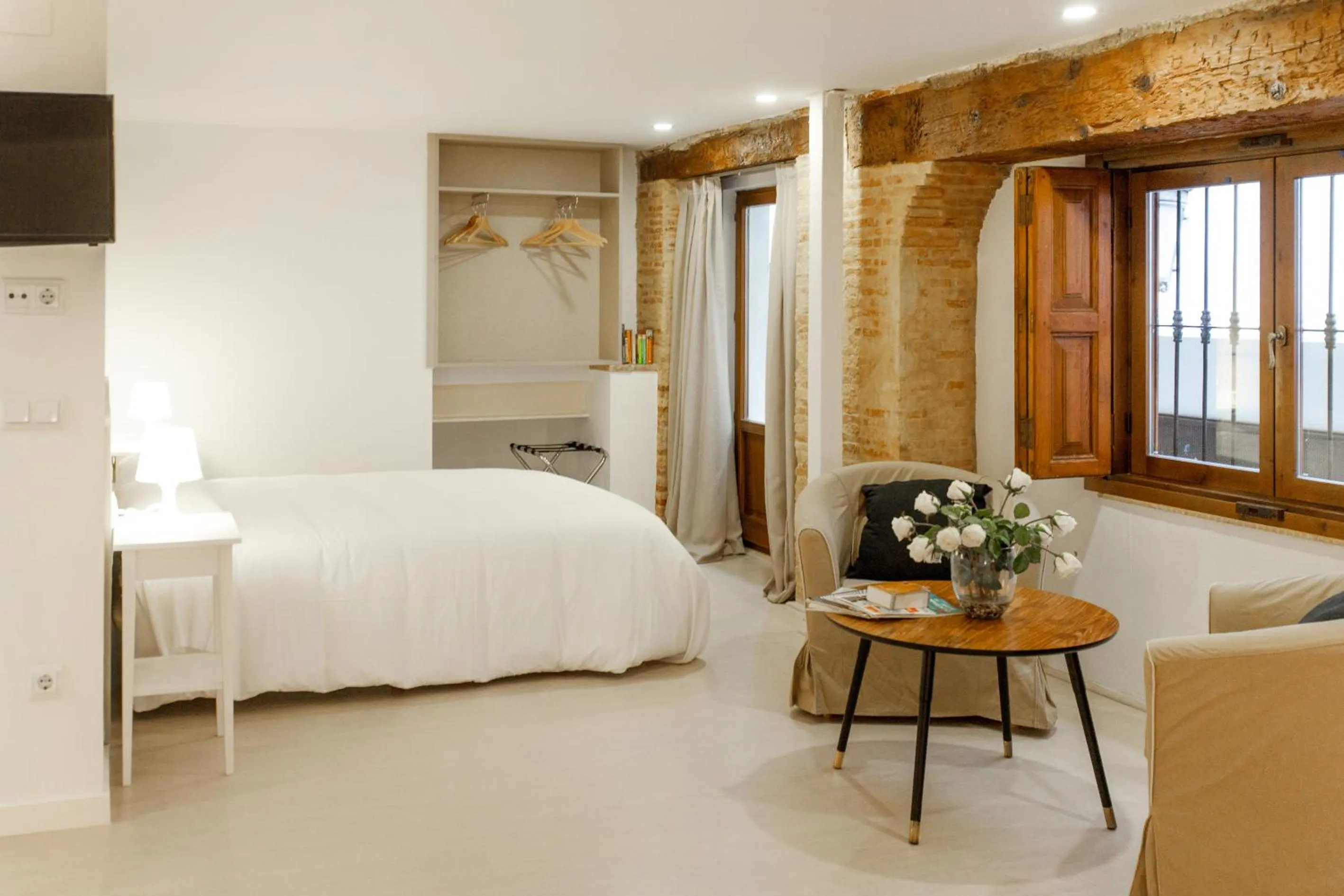 Photo of the whole room, Bed in Host & Home