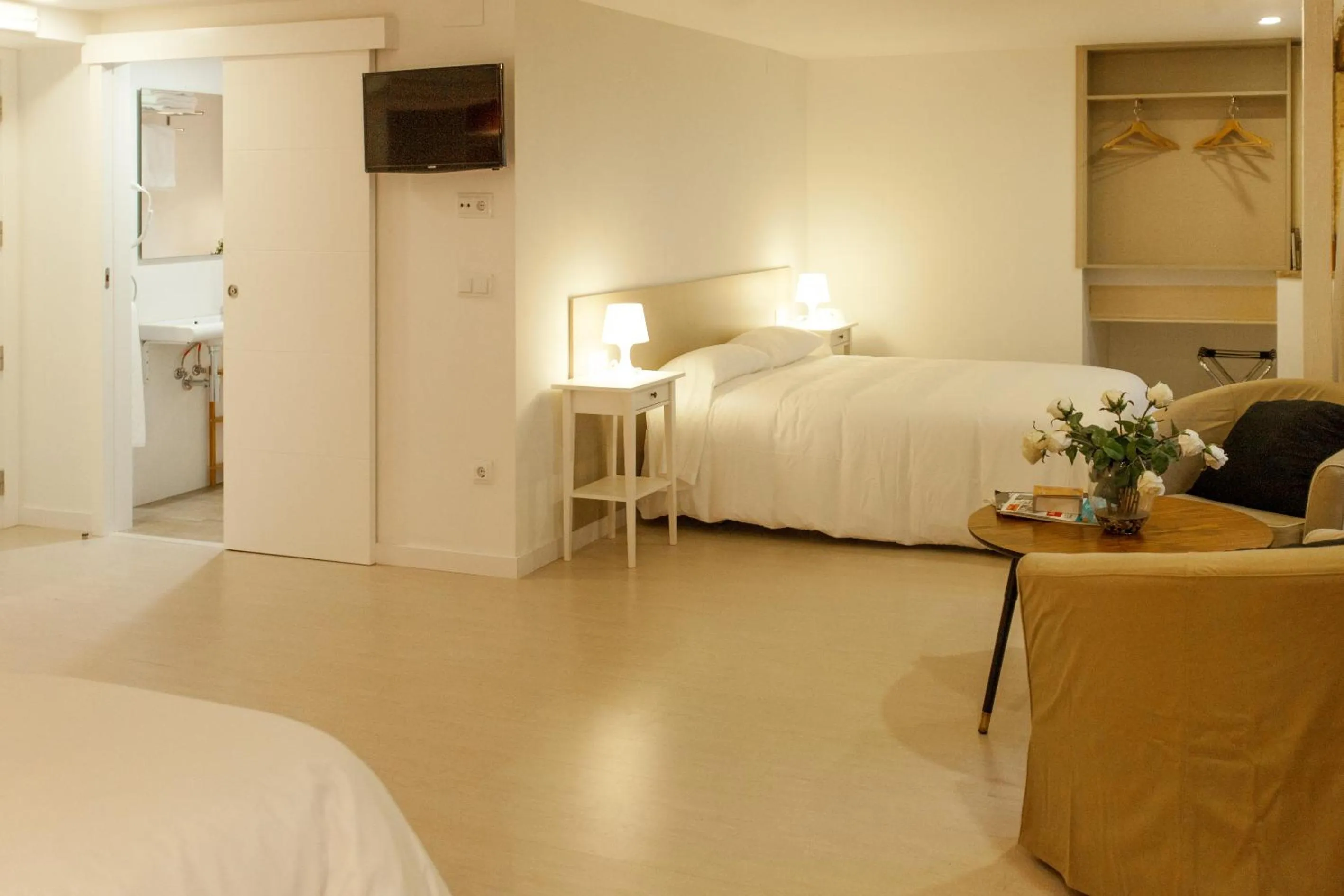 Photo of the whole room, Bed in Host & Home