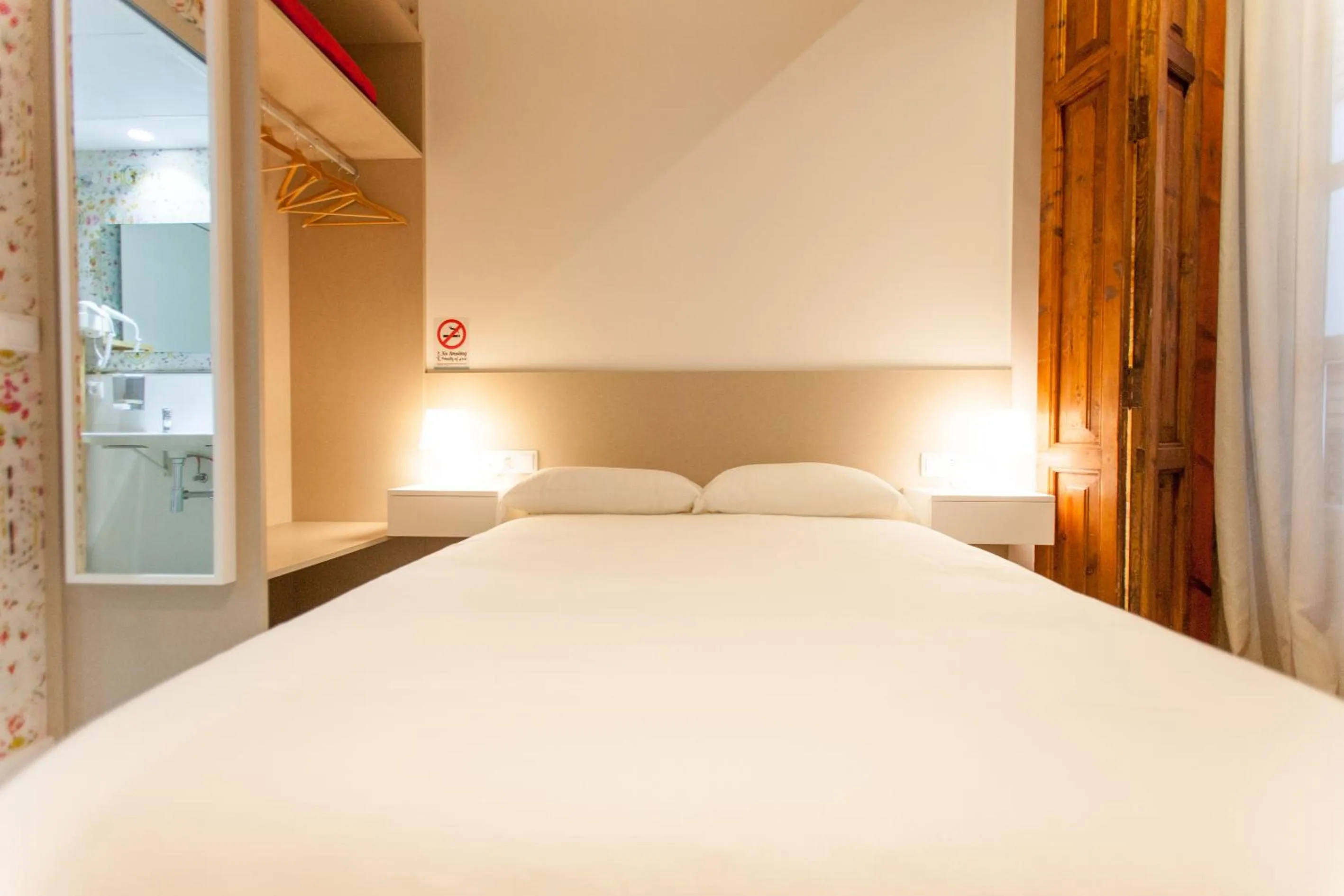 Photo of the whole room, Bed in Host & Home