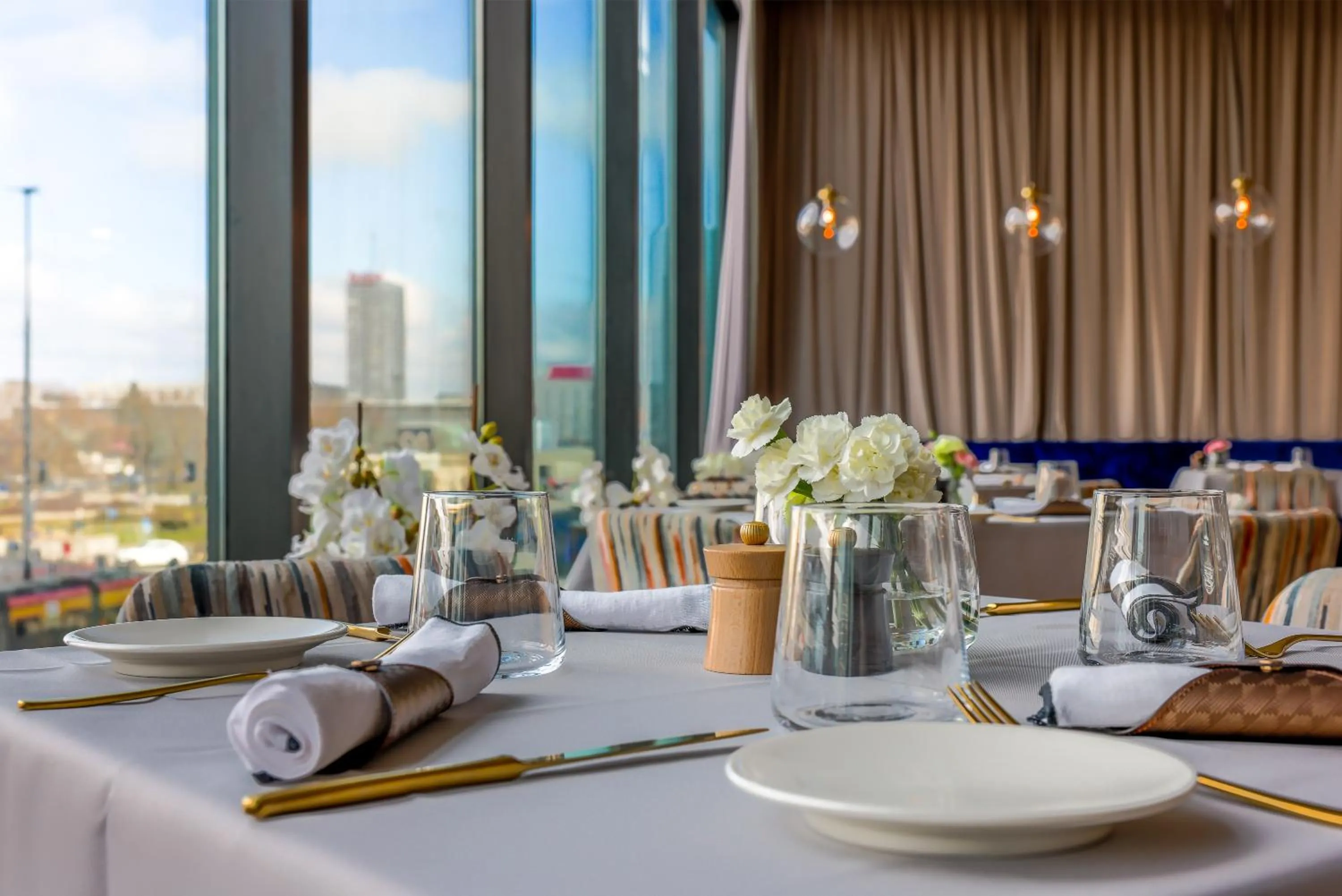 Restaurant/places to eat in Warsaw Presidential Hotel