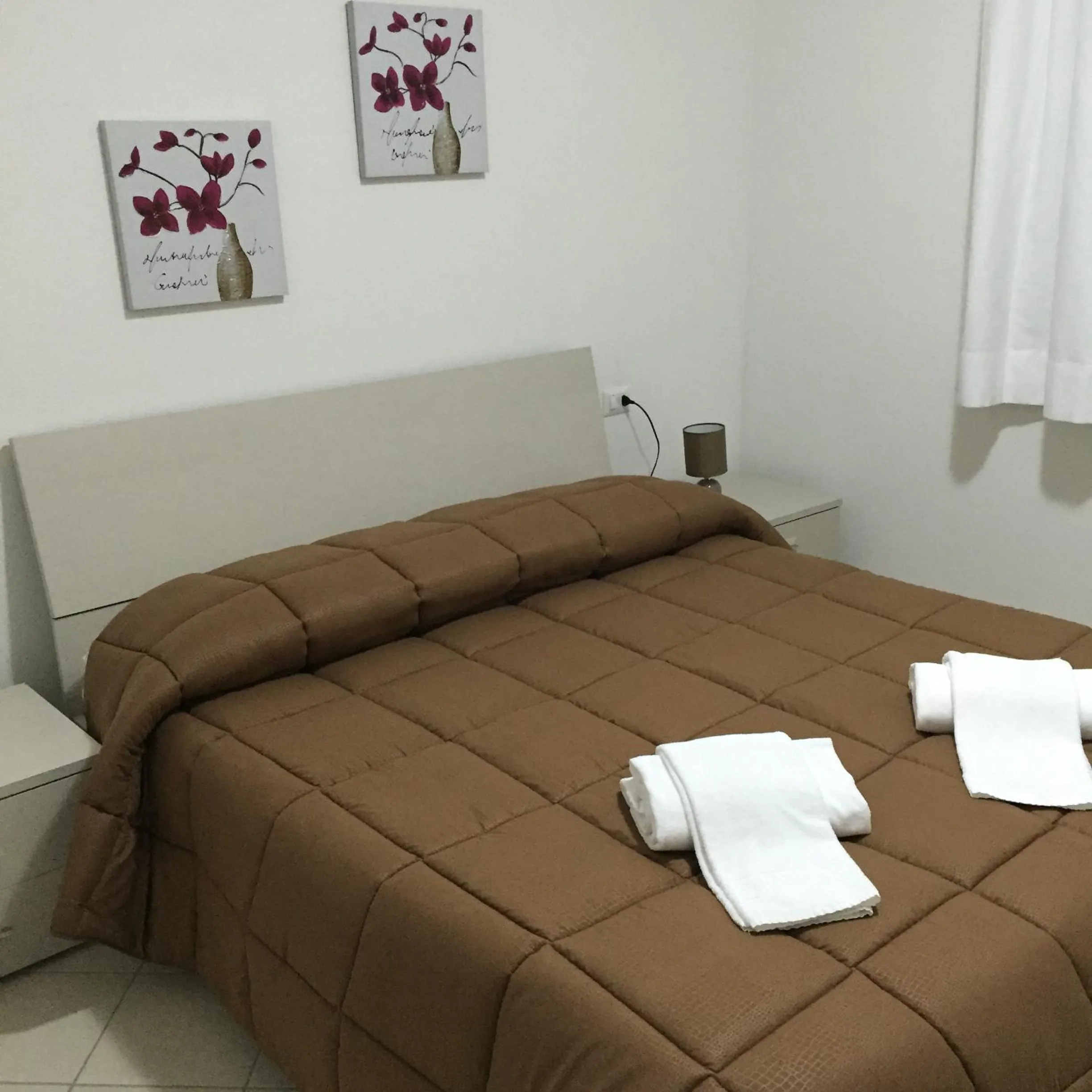 Property building, Bed in Guest House Suite