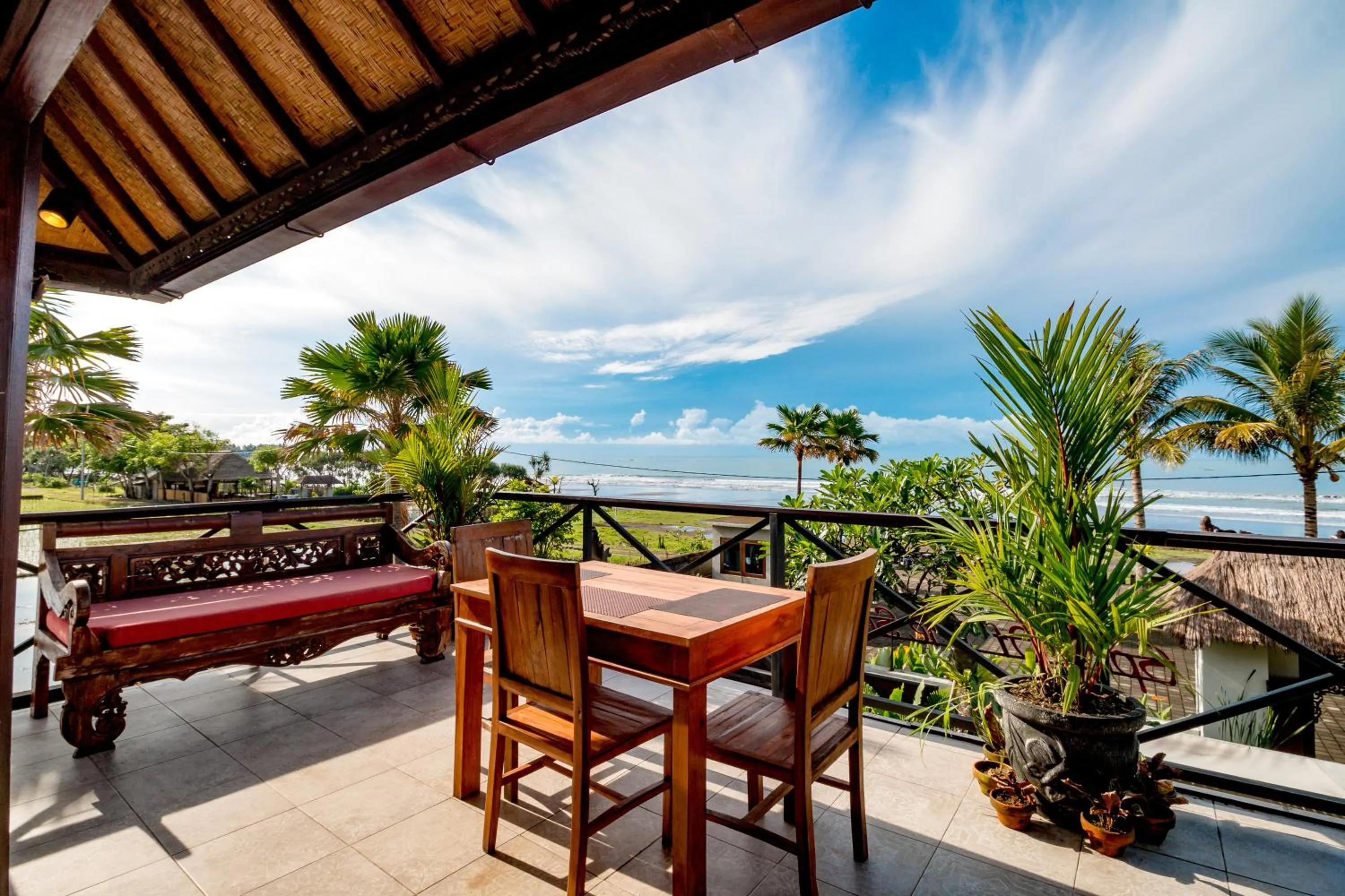 Restaurant/places to eat in Arton Resort & Beach Club