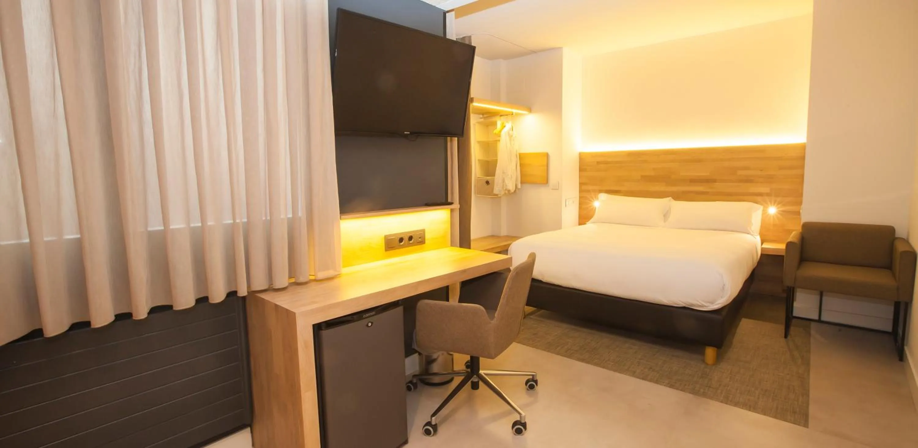 Photo of the whole room, Bed in Hotel A Pamplona