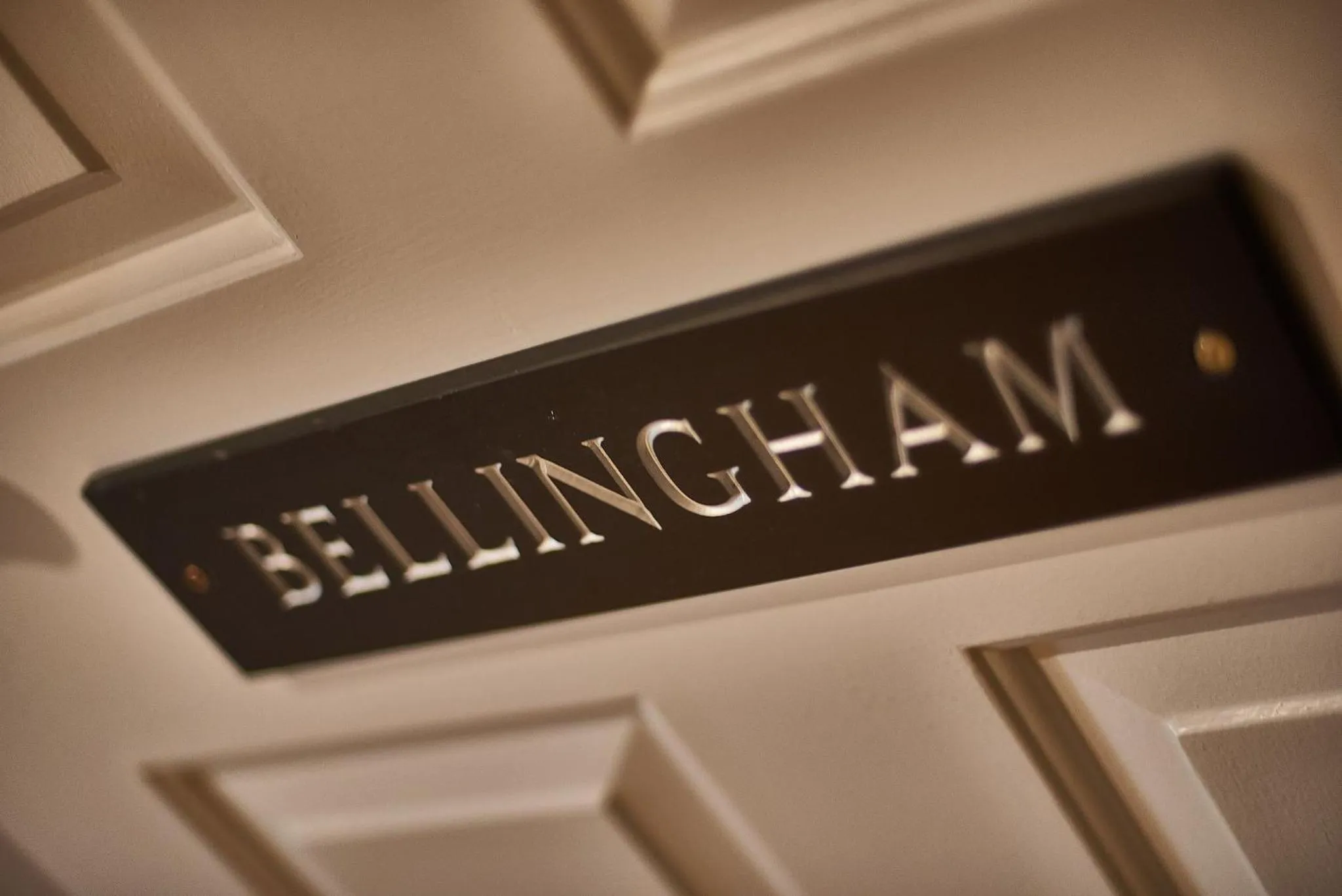 Logo/Certificate/Sign in Plough Inn