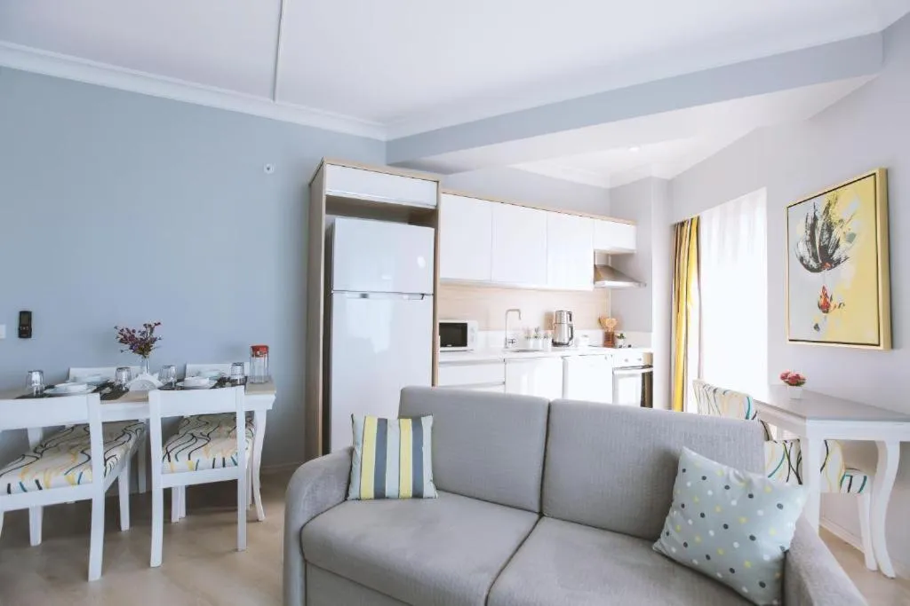 Kitchen or kitchenette in Serenity Suites Istanbul Airport