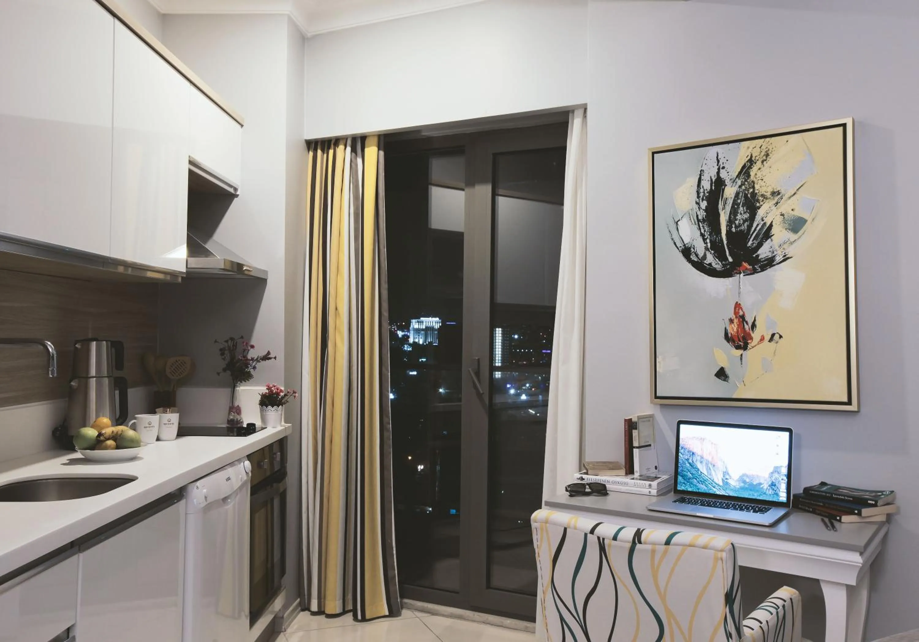 Kitchen or kitchenette in Serenity Suites Istanbul Airport