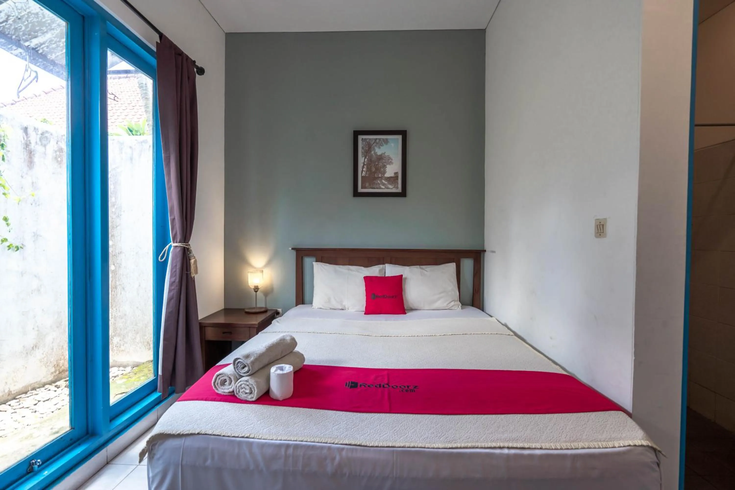 Bedroom, Bed in RedDoorz near Pantai Sanur Bali